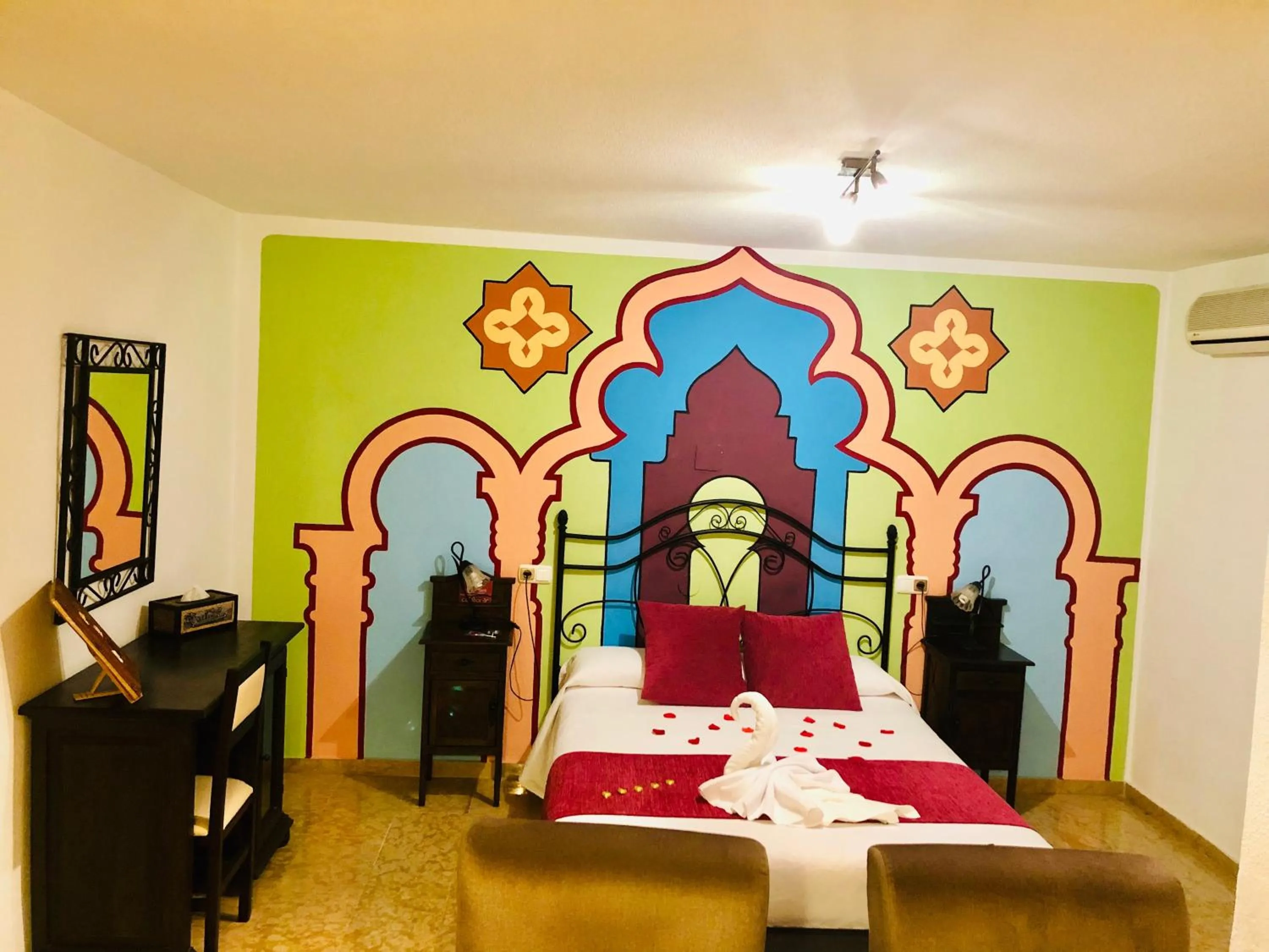 Bed in Hotel Puerta Nazarí