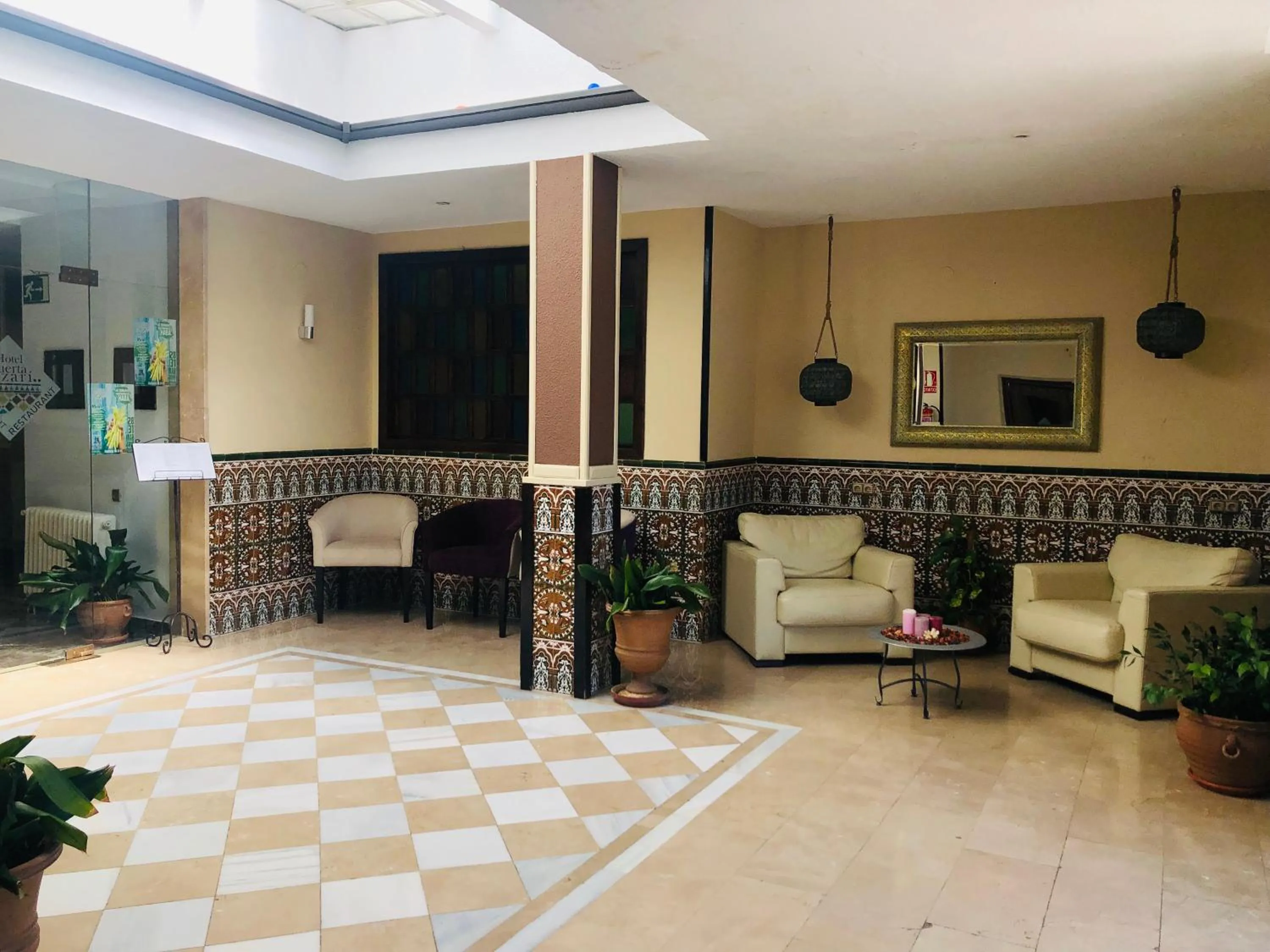 Lobby or reception in Hotel Puerta Nazarí