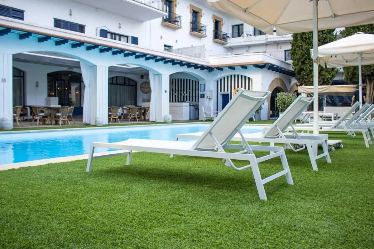 Swimming pool in Hotel Trias