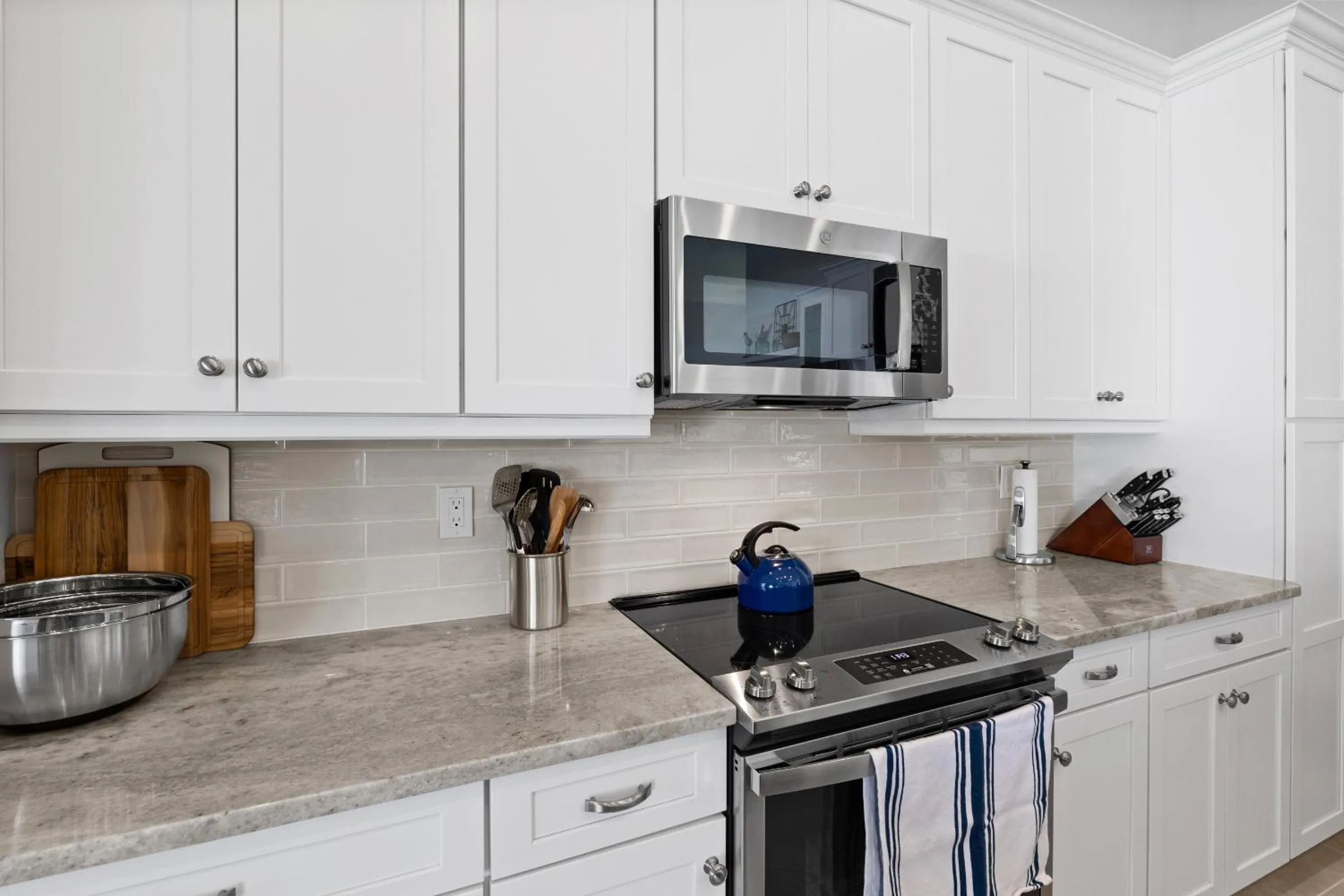 Kitchen or kitchenette in Absolutely stunning home that truly embodies Florida living, Villa Blue Starfish