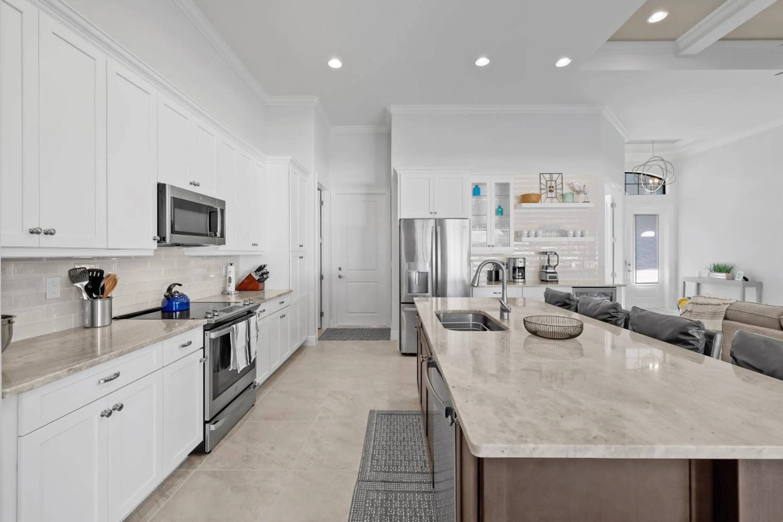 Kitchen or kitchenette in Absolutely stunning home that truly embodies Florida living, Villa Blue Starfish