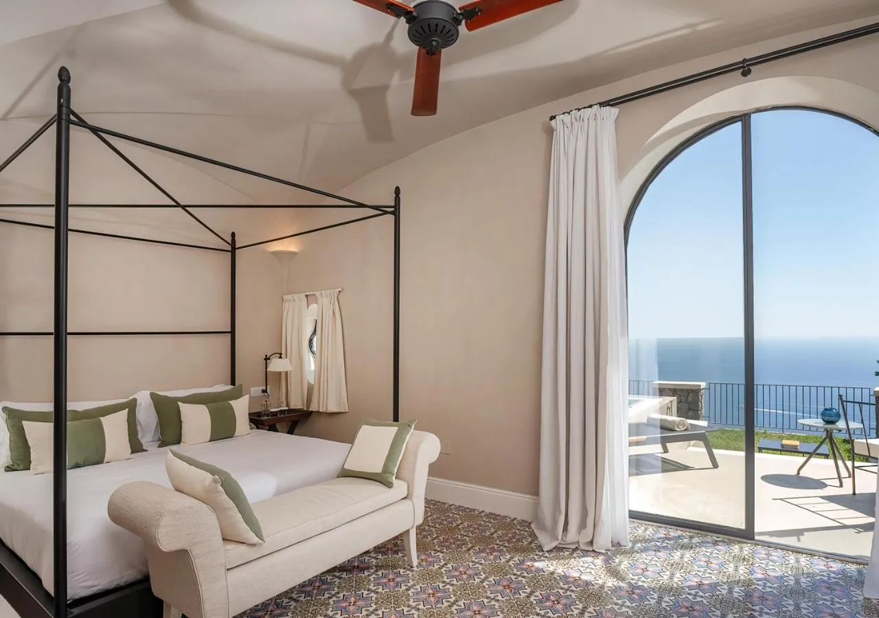 Bedroom, Bed in Furore Grand Hotel