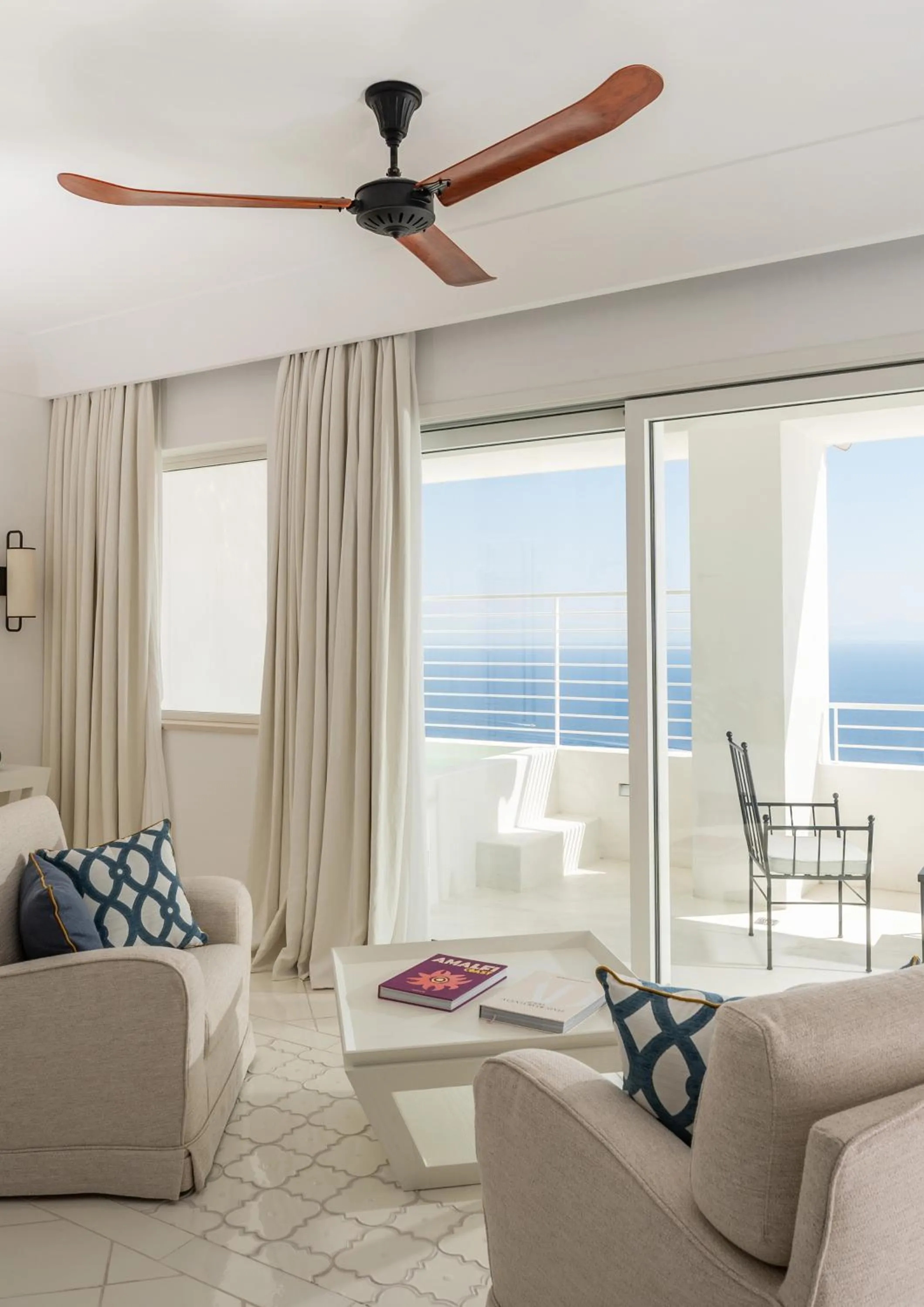 Seating area in Furore Grand Hotel