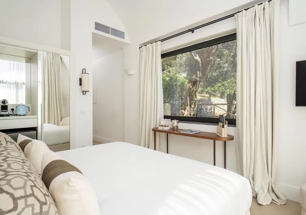 Bedroom, Bed in Furore Grand Hotel