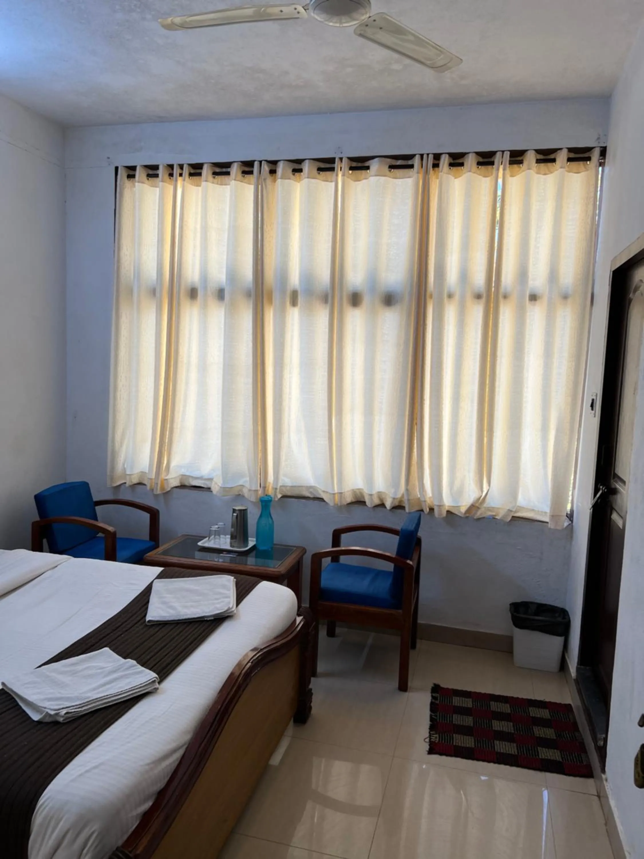Bed in Hotel Caveri Inn