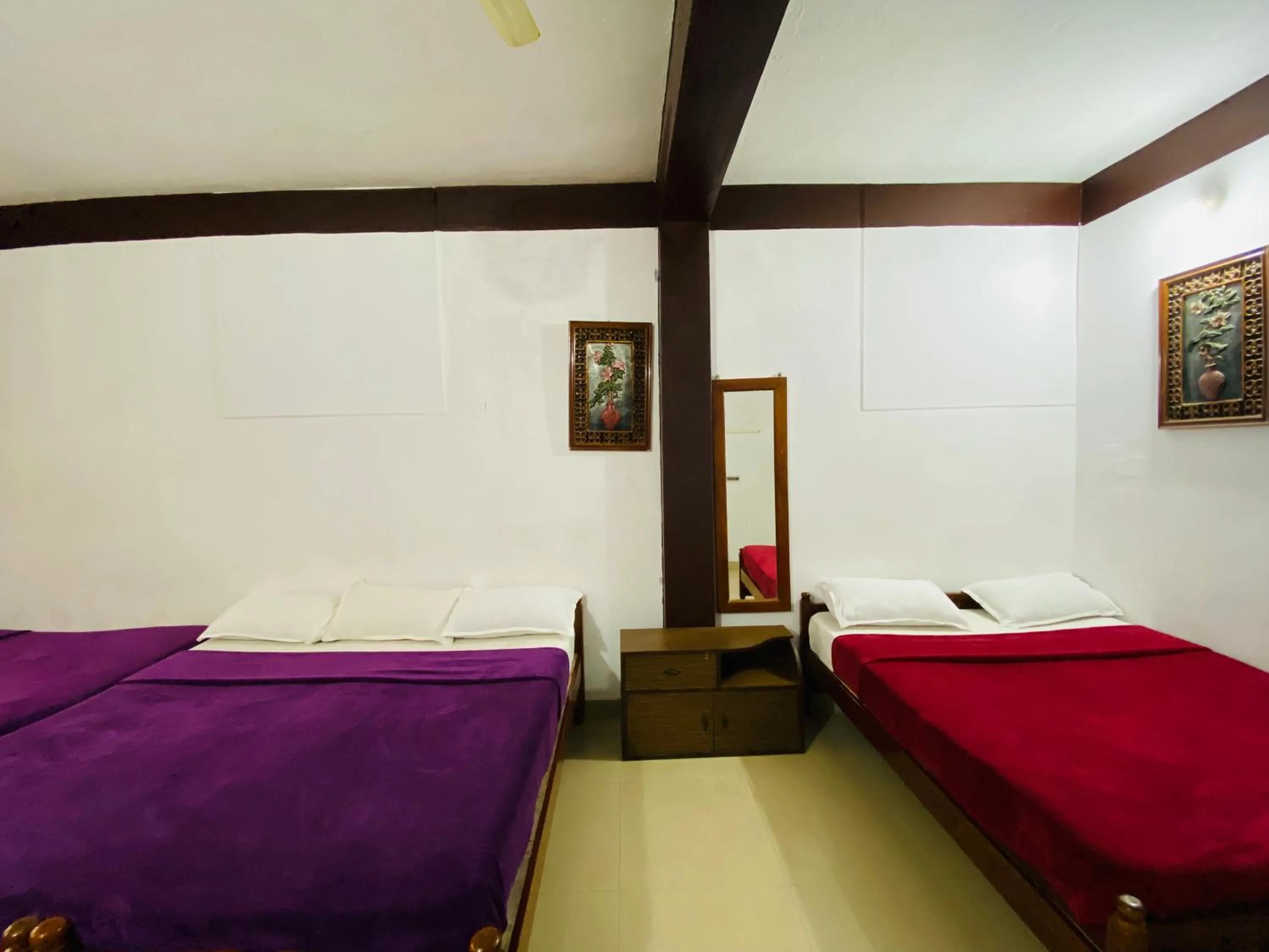 Bed in Hotel Caveri Inn