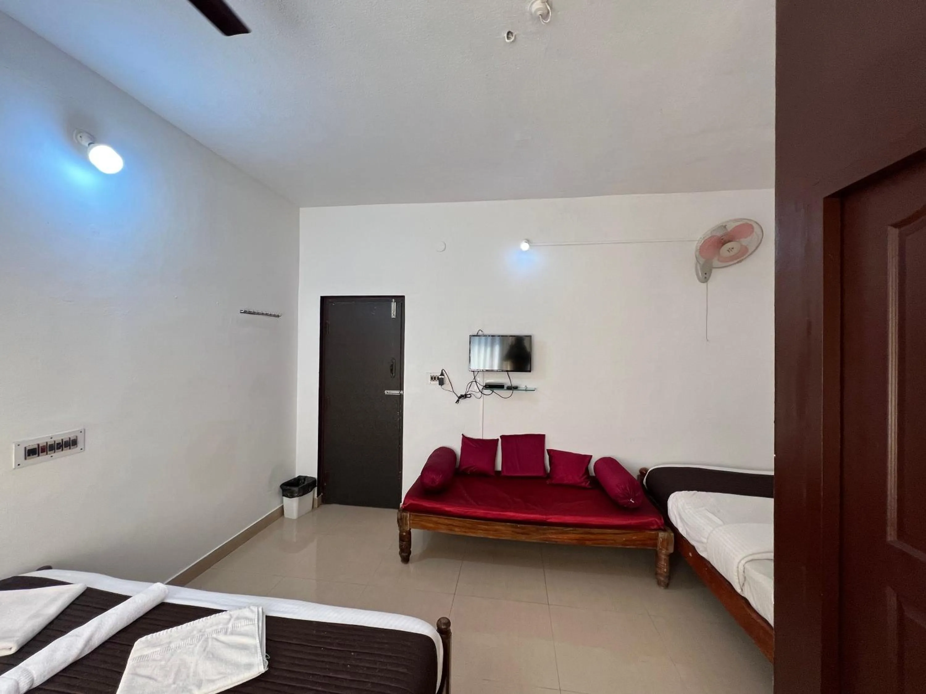 Bed in Hotel Caveri Inn