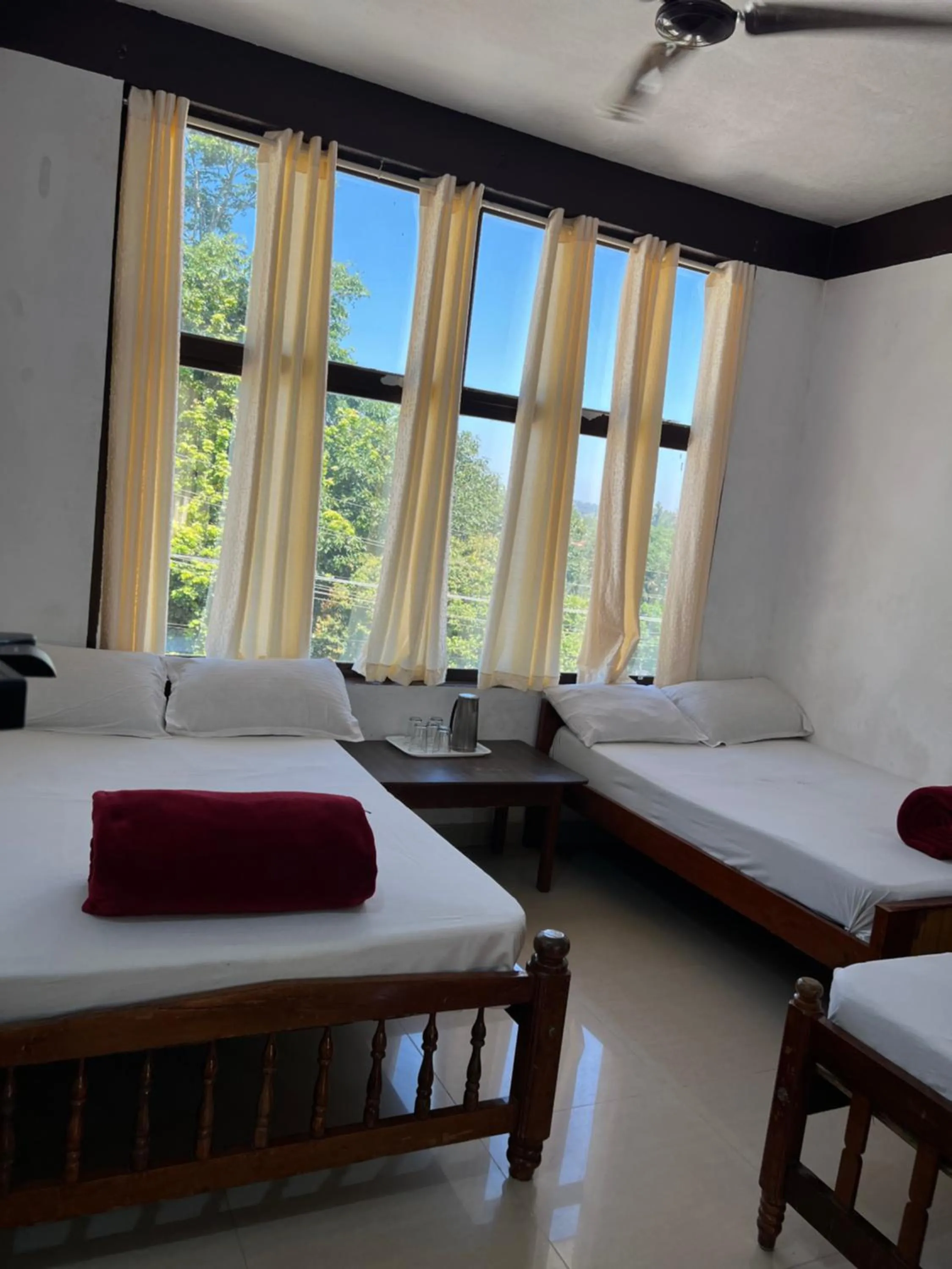 Bed in Hotel Caveri Inn