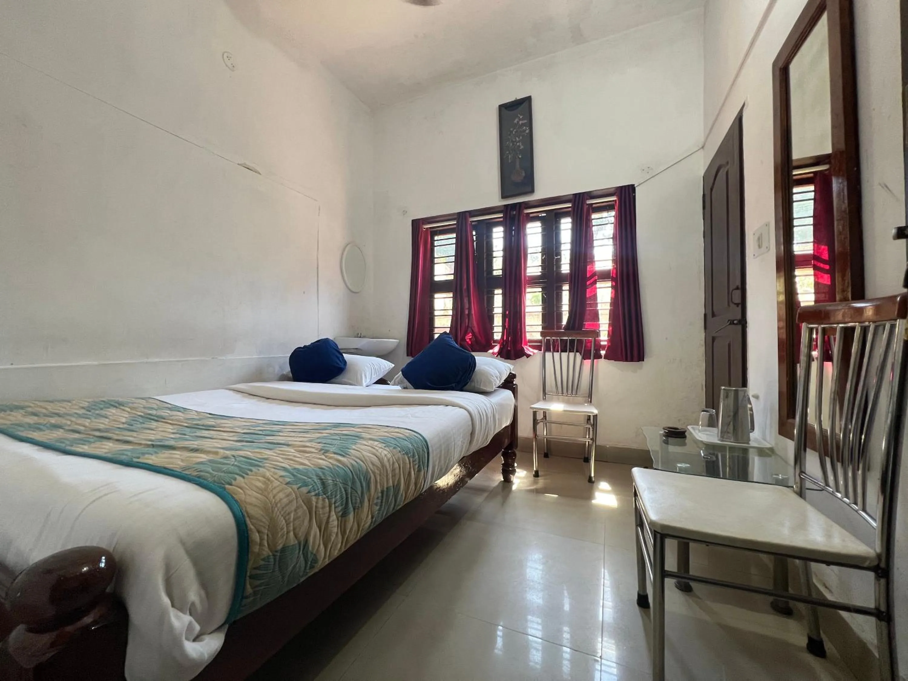 Bed in Hotel Caveri Inn