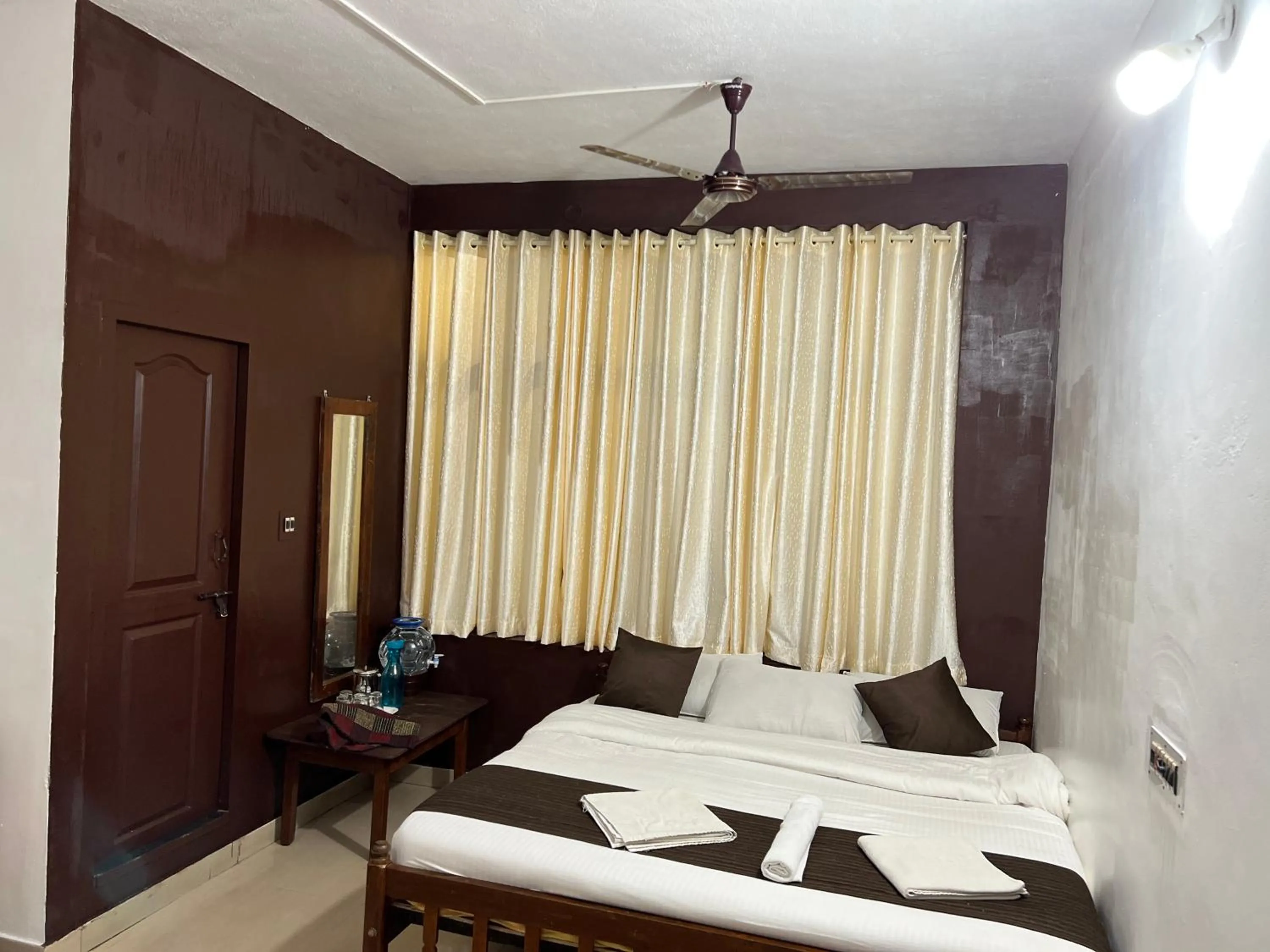 Bed in Hotel Caveri Inn