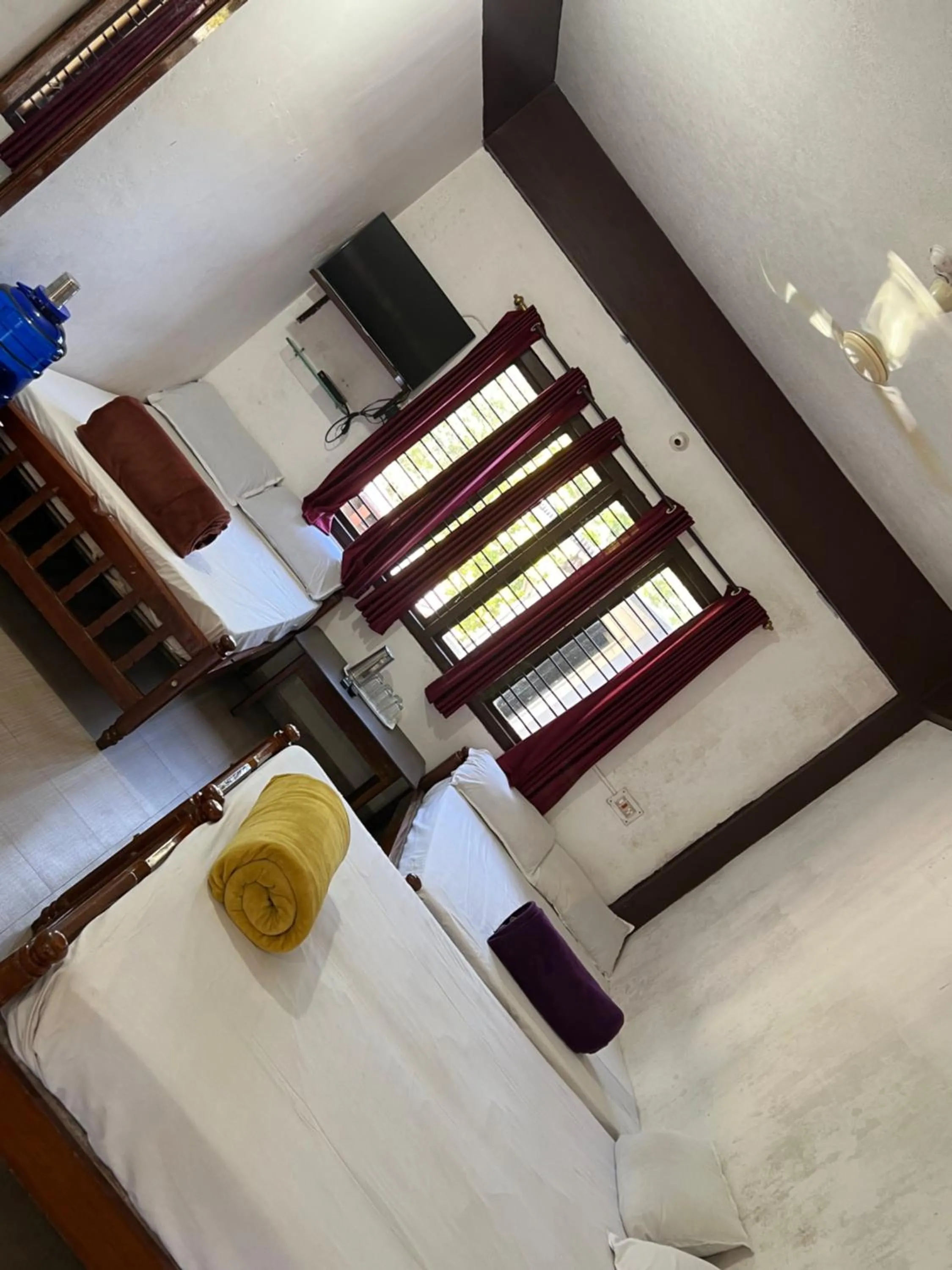 Bed in Hotel Caveri Inn