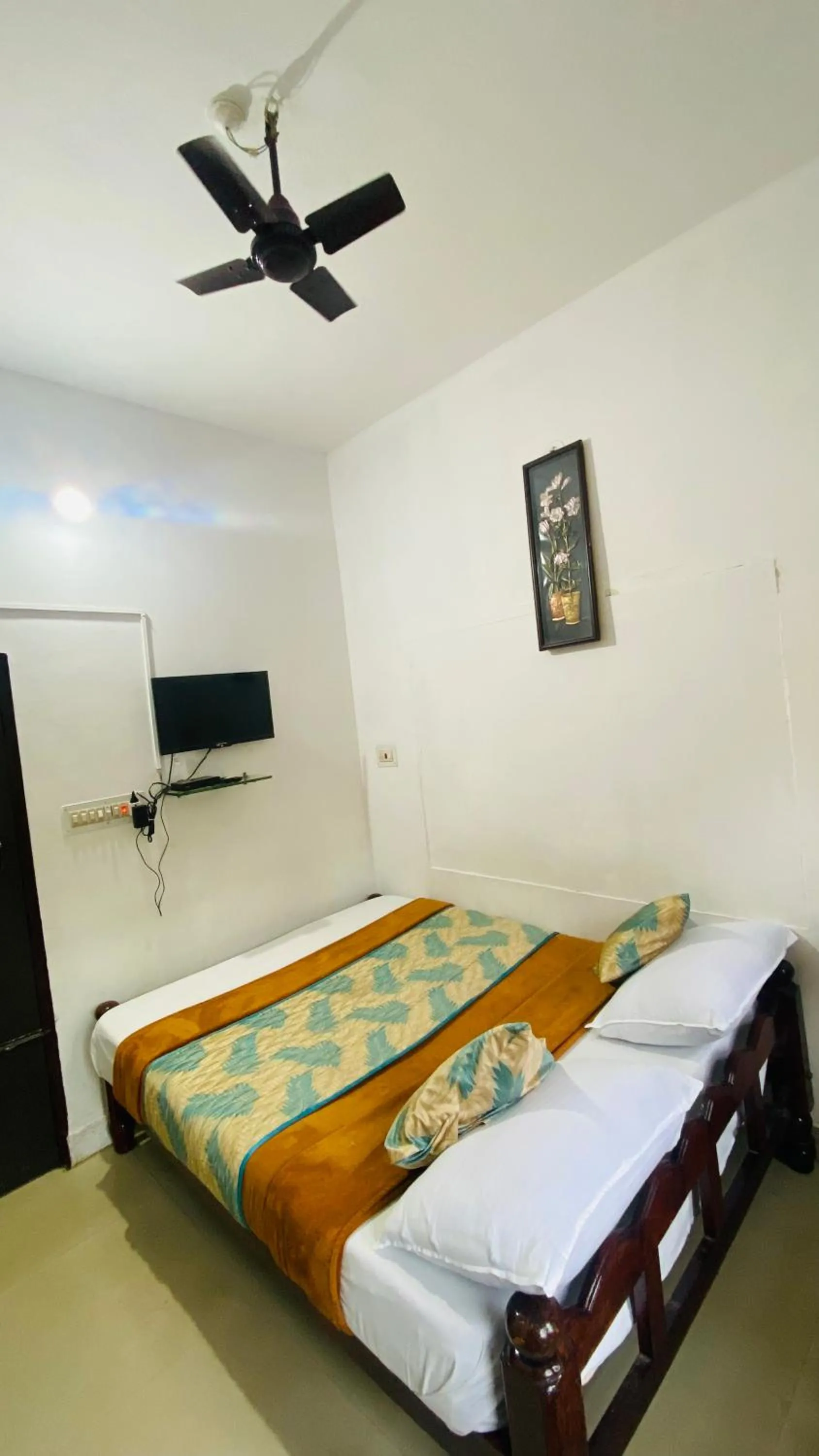 Bed in Hotel Caveri Inn