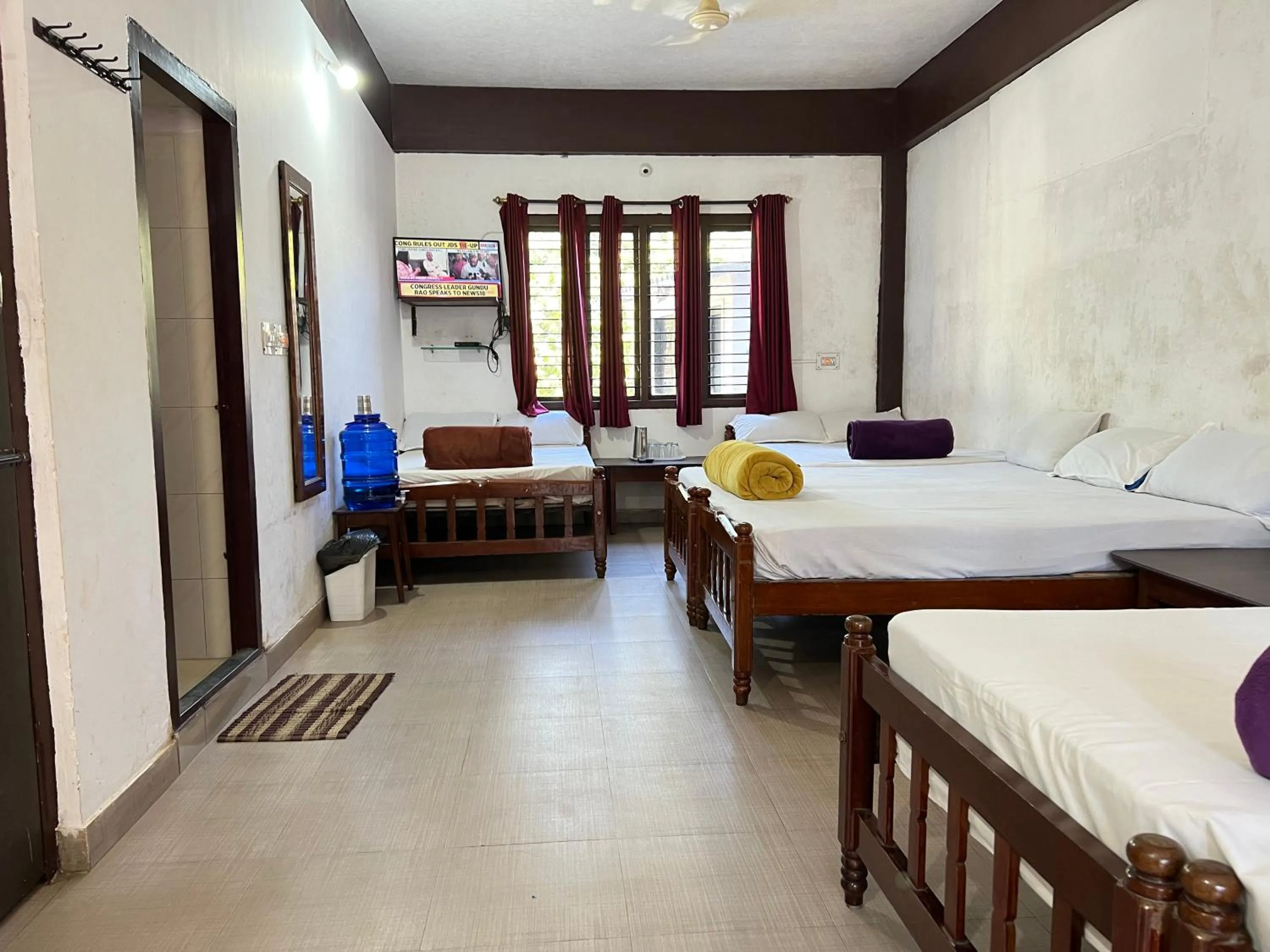 Bed in Hotel Caveri Inn