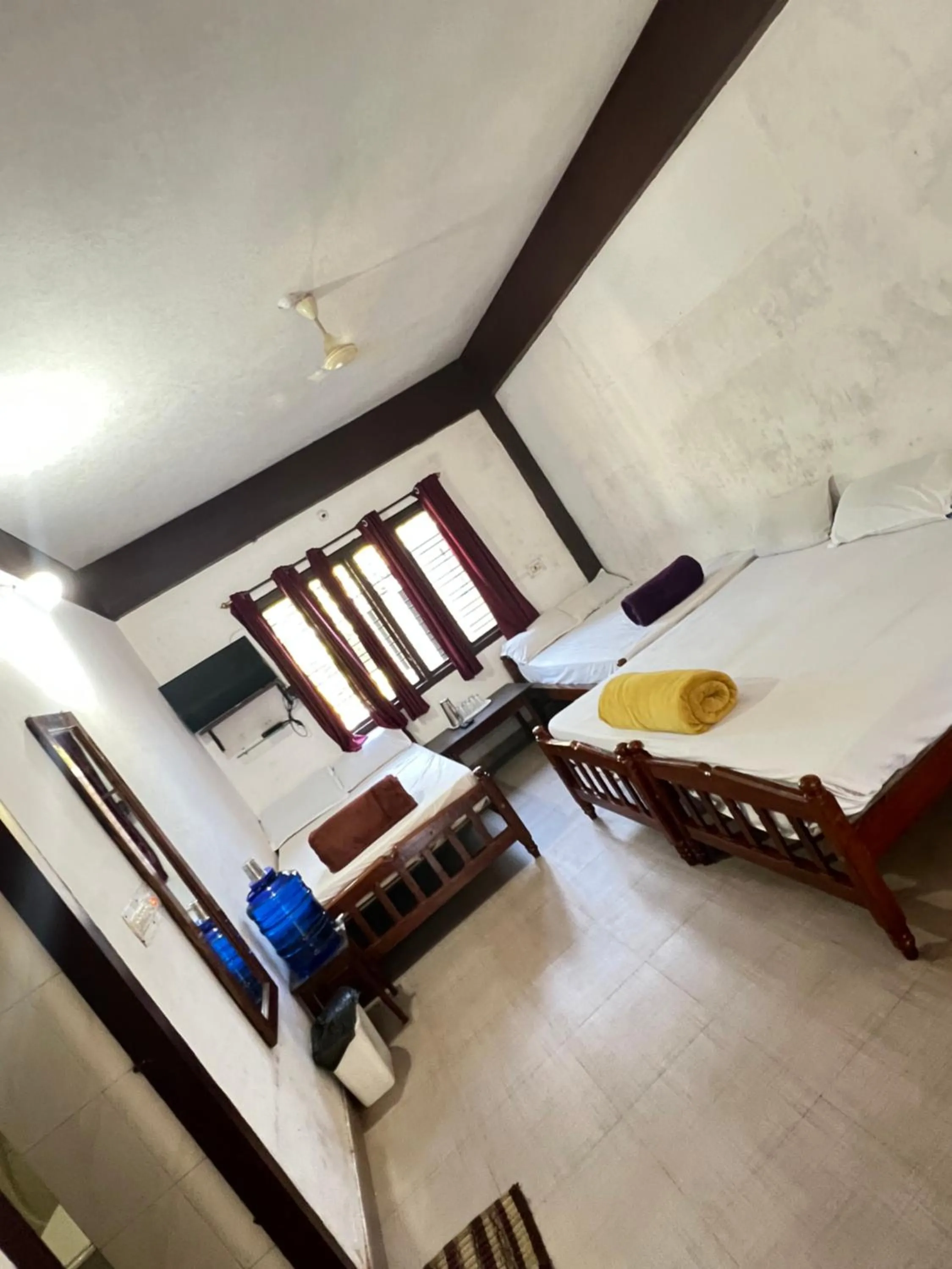 Bed in Hotel Caveri Inn