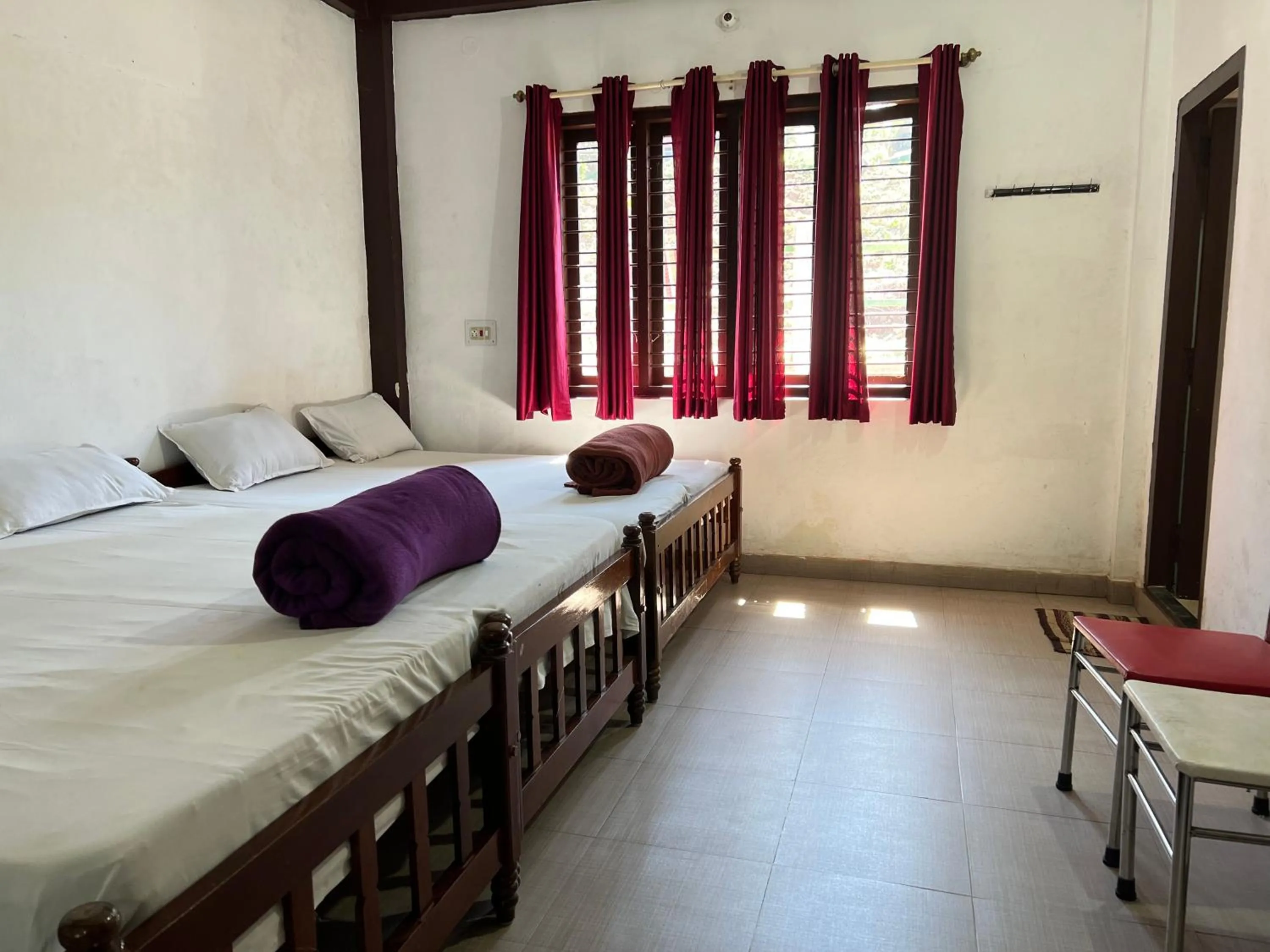 Bed in Hotel Caveri Inn