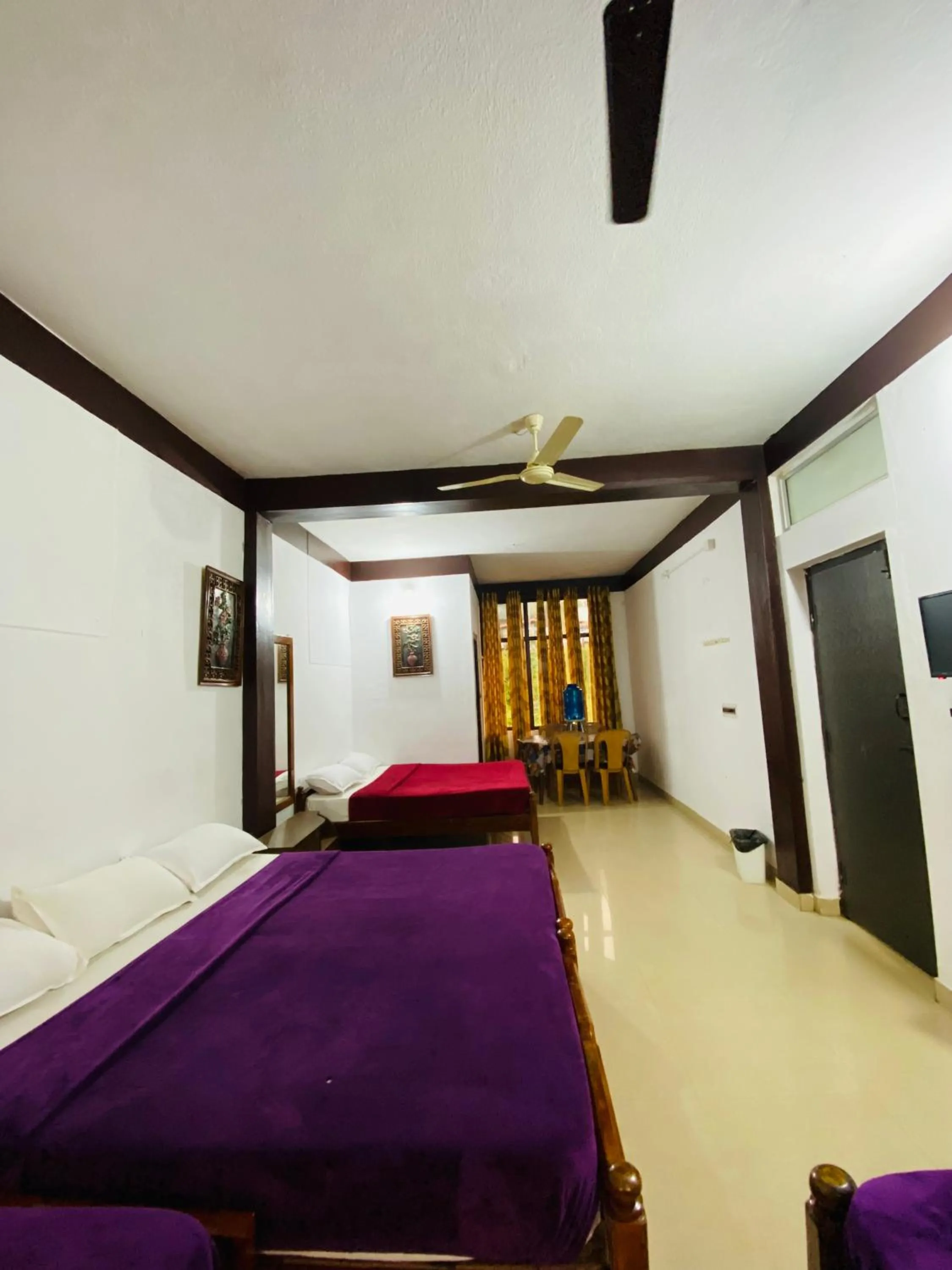 Bed in Hotel Caveri Inn