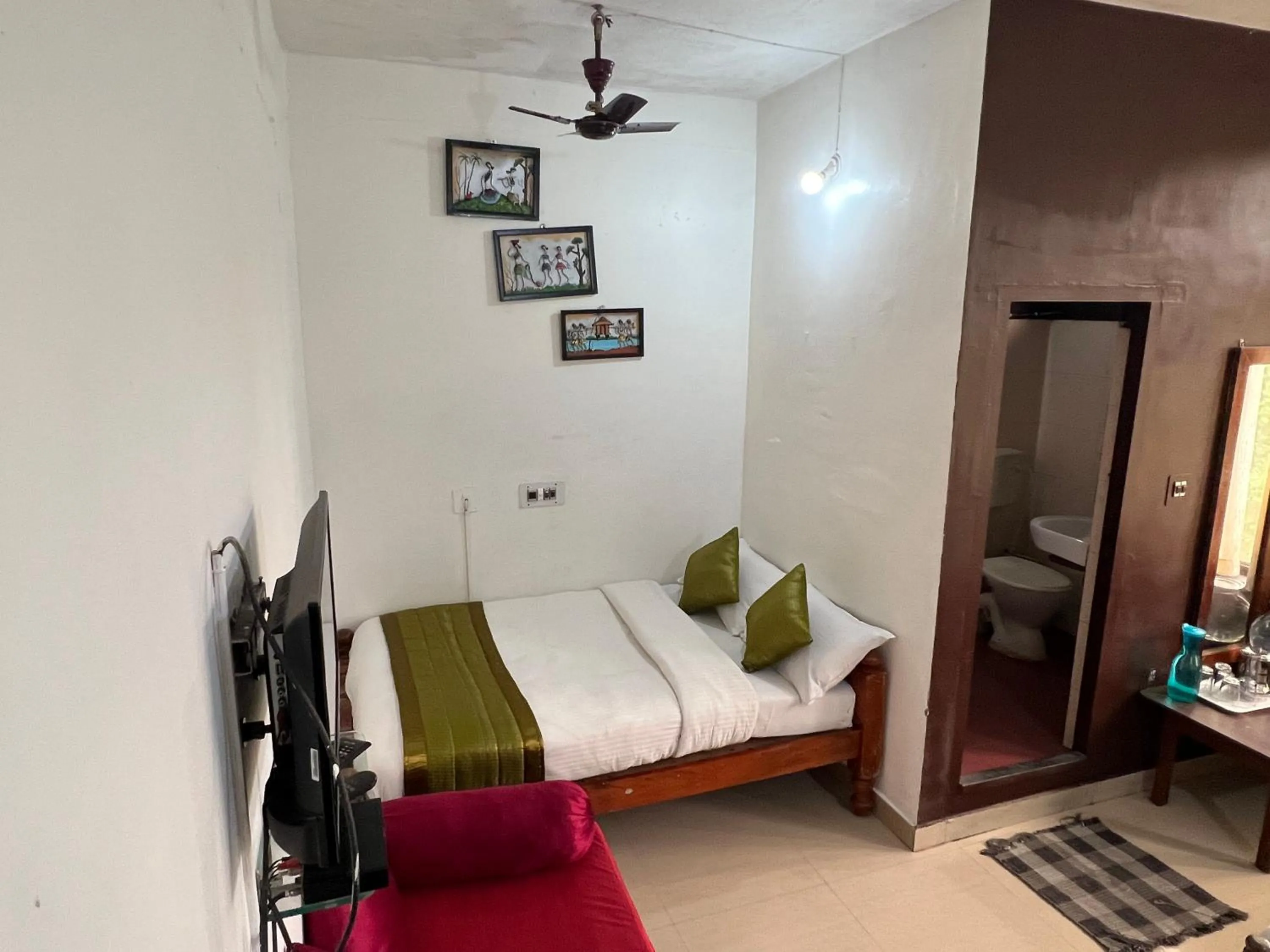Bed in Hotel Caveri Inn