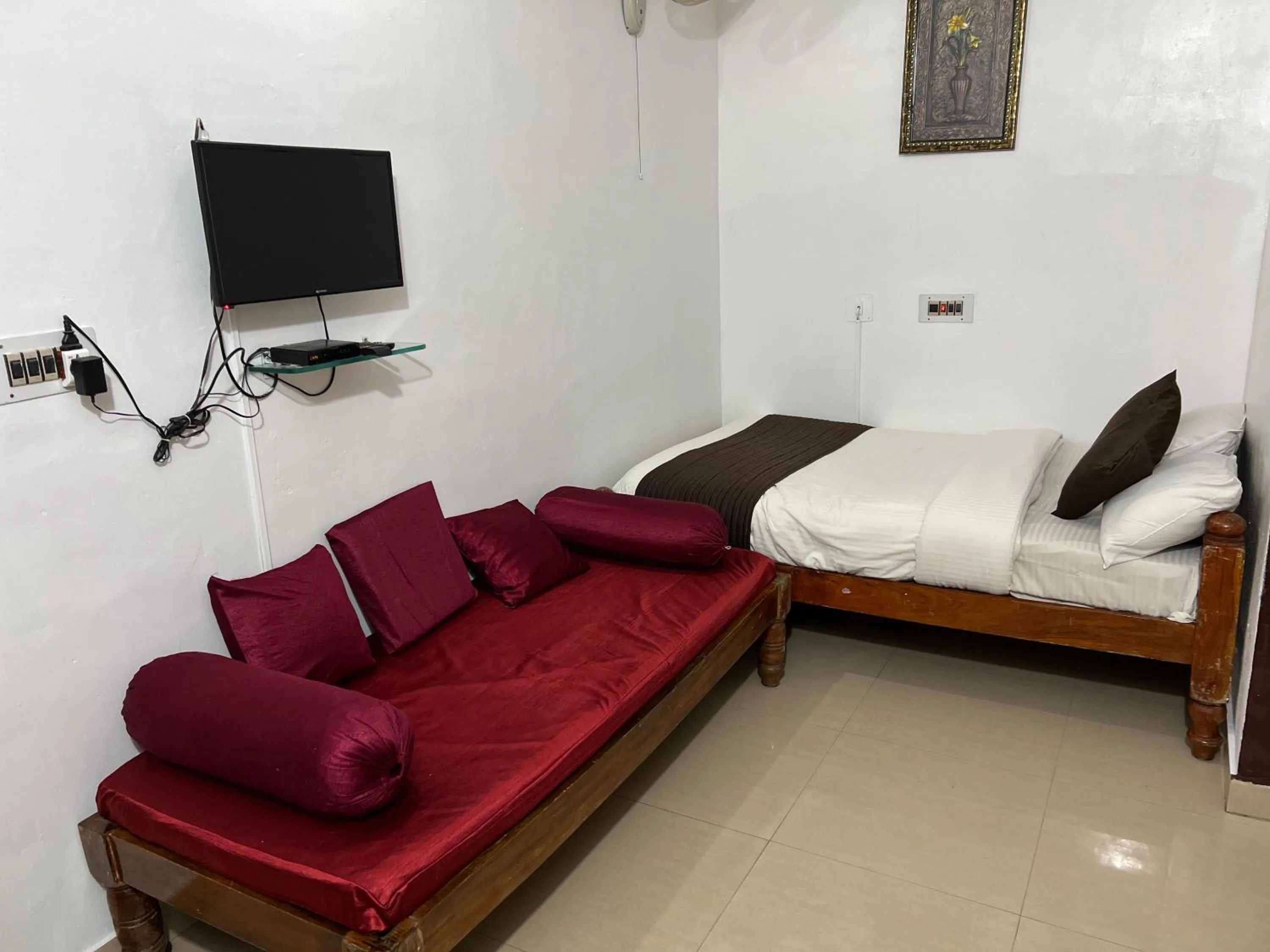 Bed in Hotel Caveri Inn