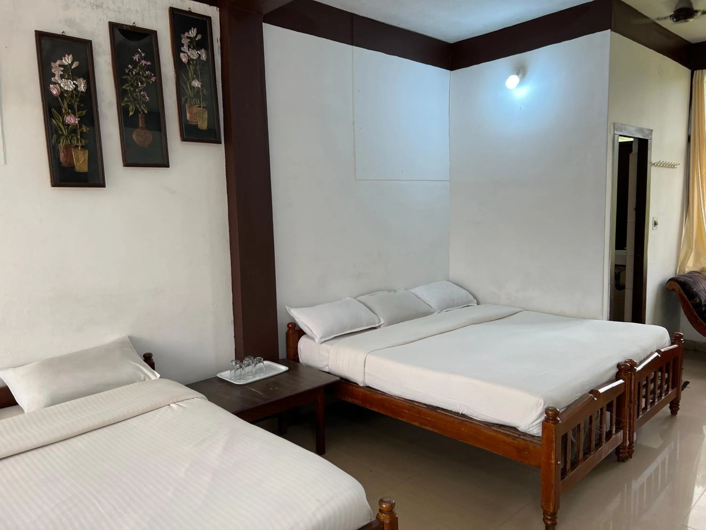 Bed in Hotel Caveri Inn