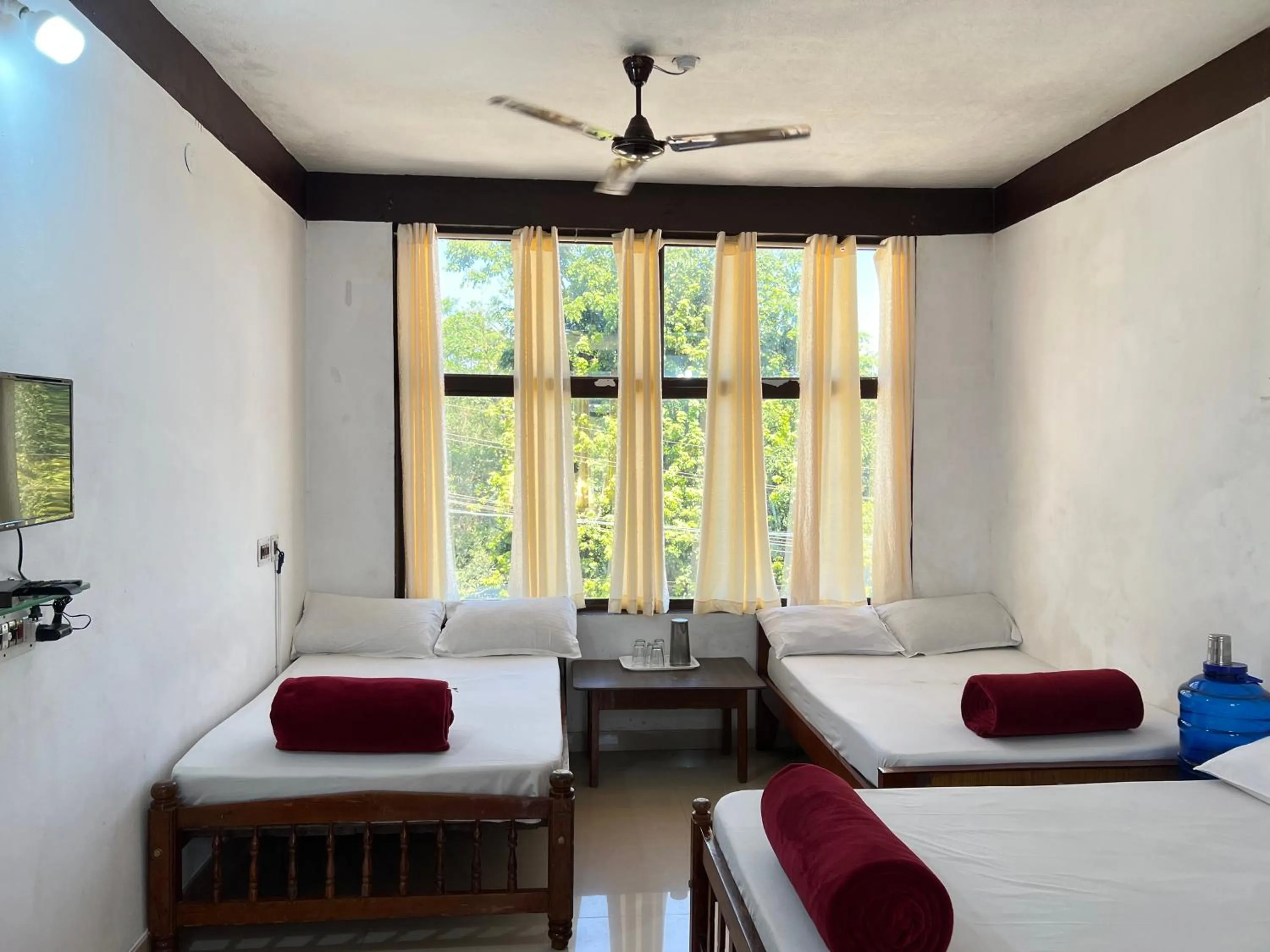 Bed in Hotel Caveri Inn