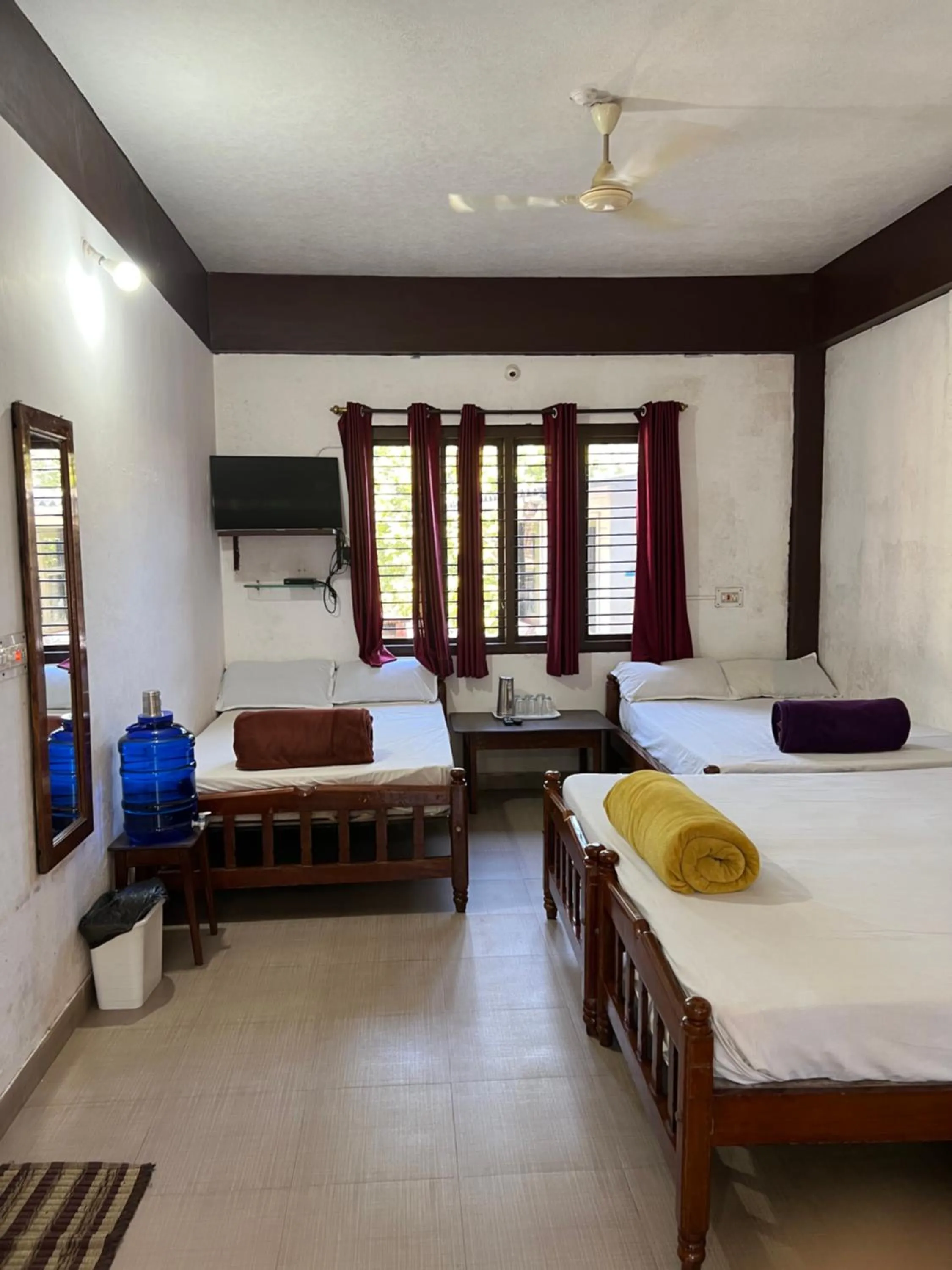 Bed in Hotel Caveri Inn