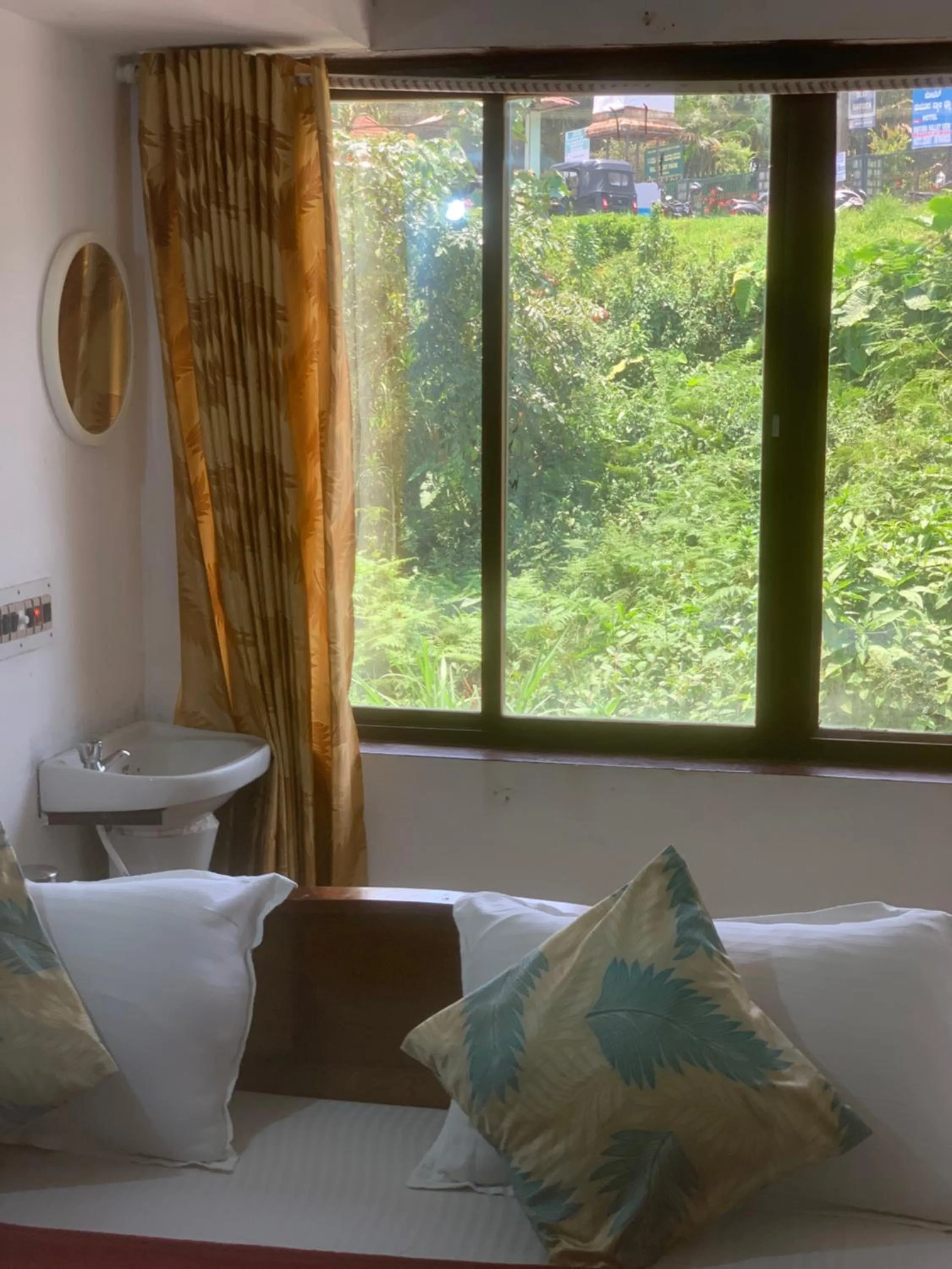 Bed in Hotel Caveri Inn