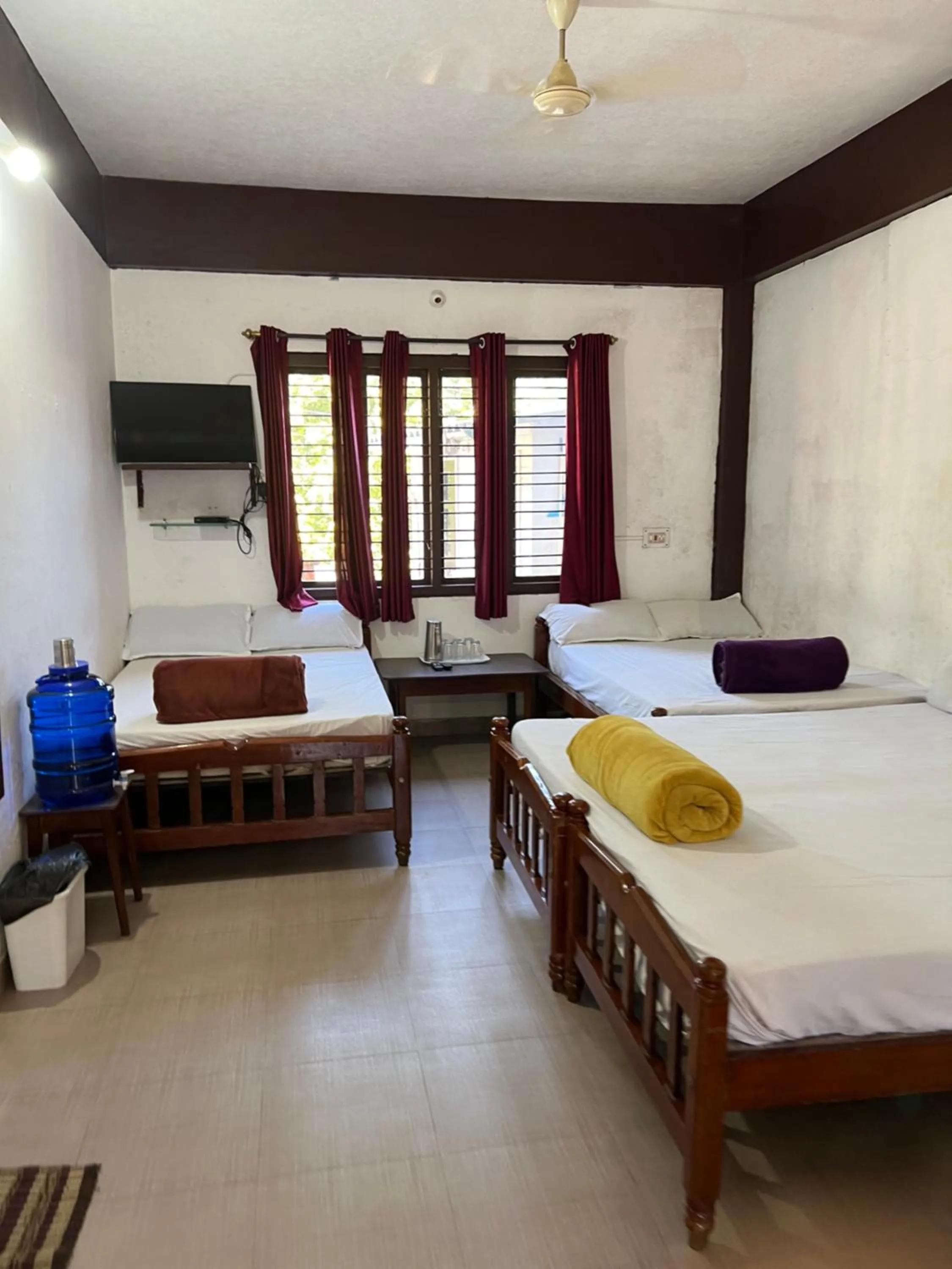 Bed in Hotel Caveri Inn
