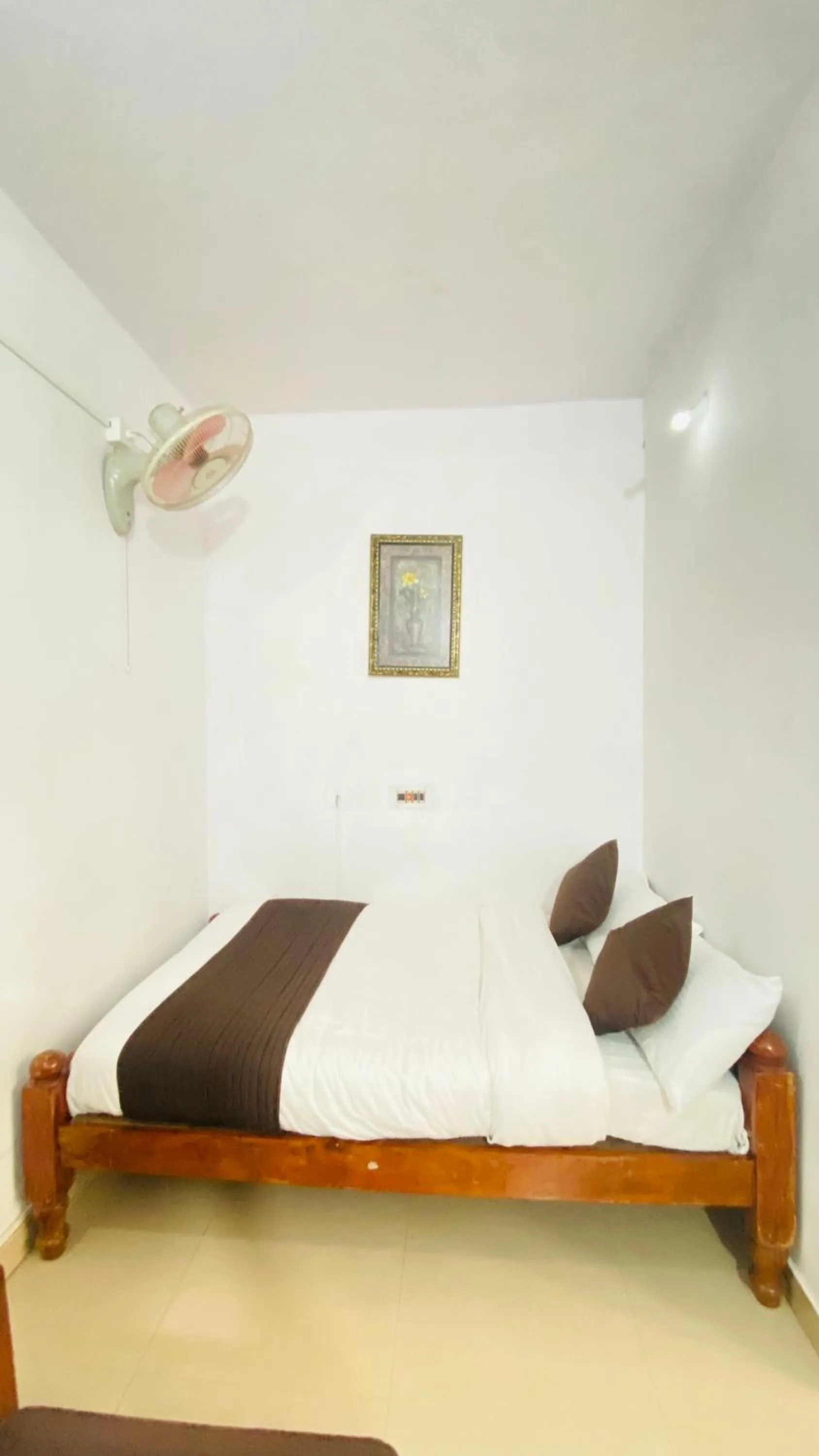 Bed in Hotel Caveri Inn