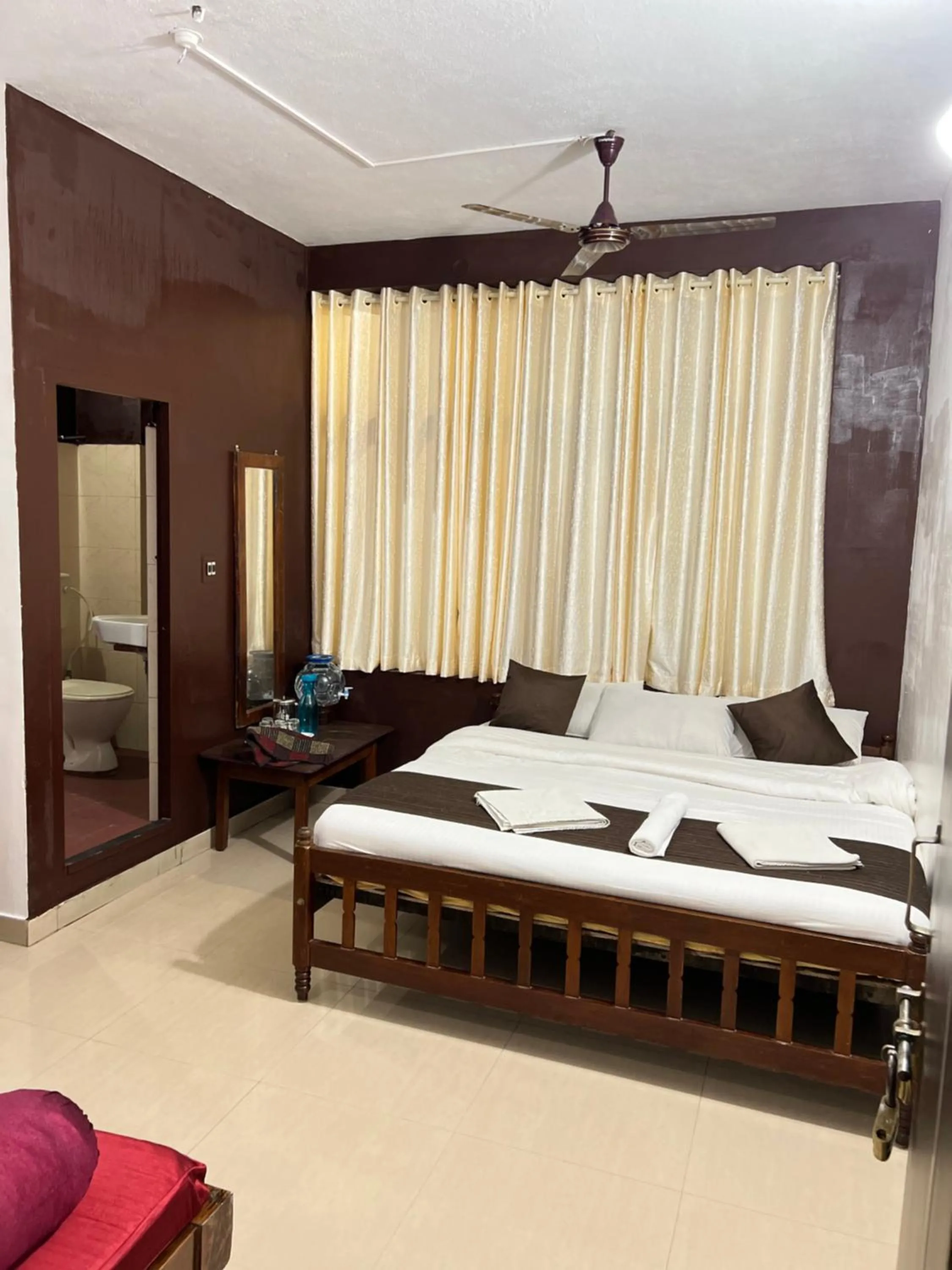 Bed in Hotel Caveri Inn