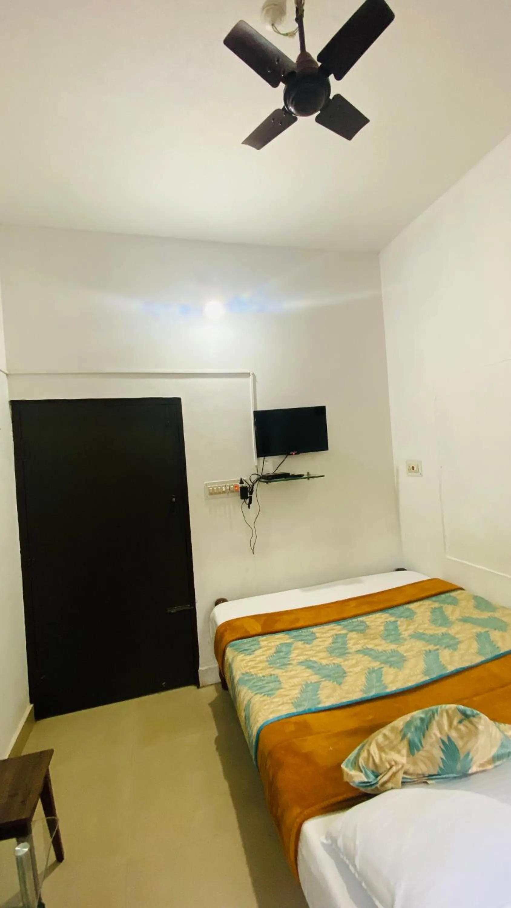 Bed in Hotel Caveri Inn