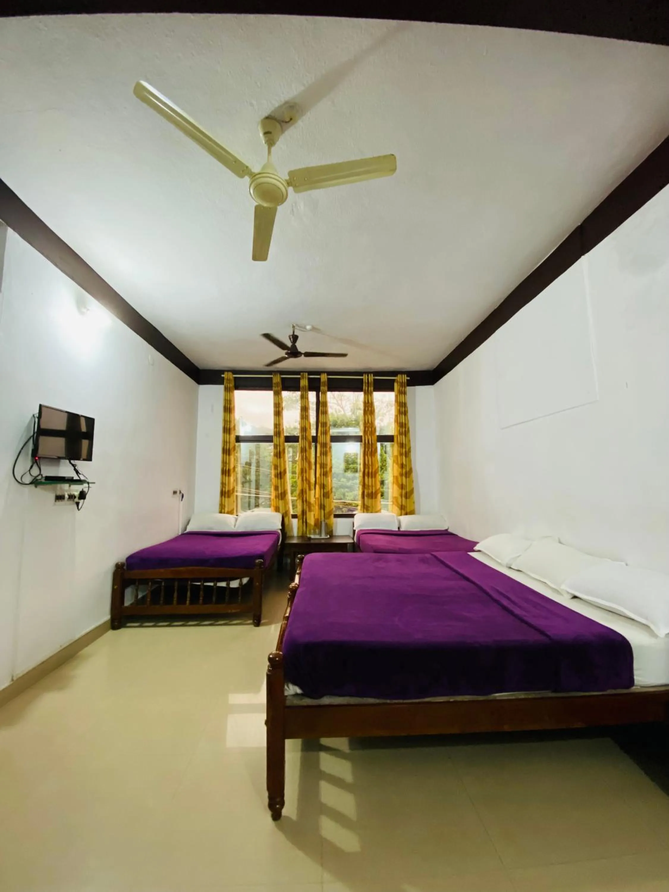 Bed in Hotel Caveri Inn