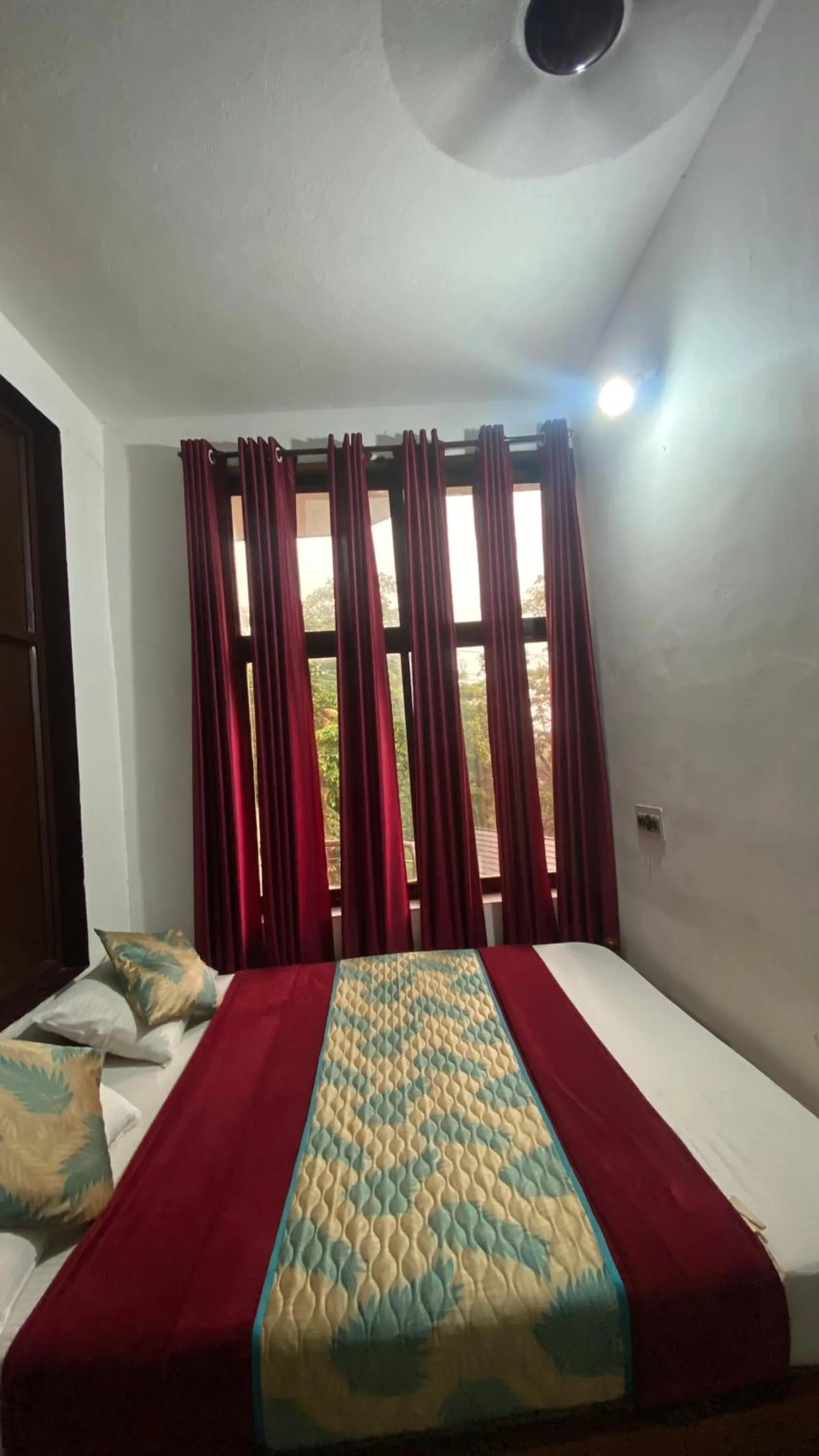 Bed in Hotel Caveri Inn