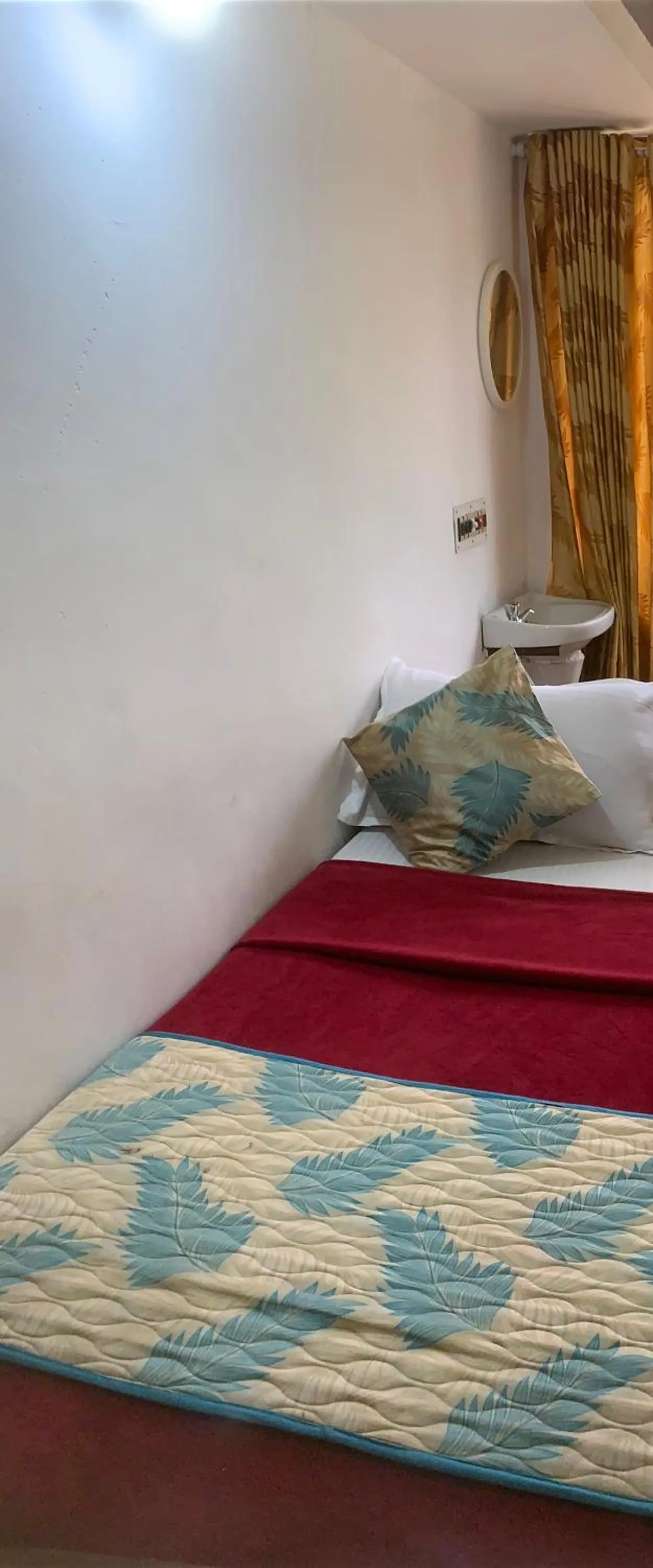 Bed in Hotel Caveri Inn