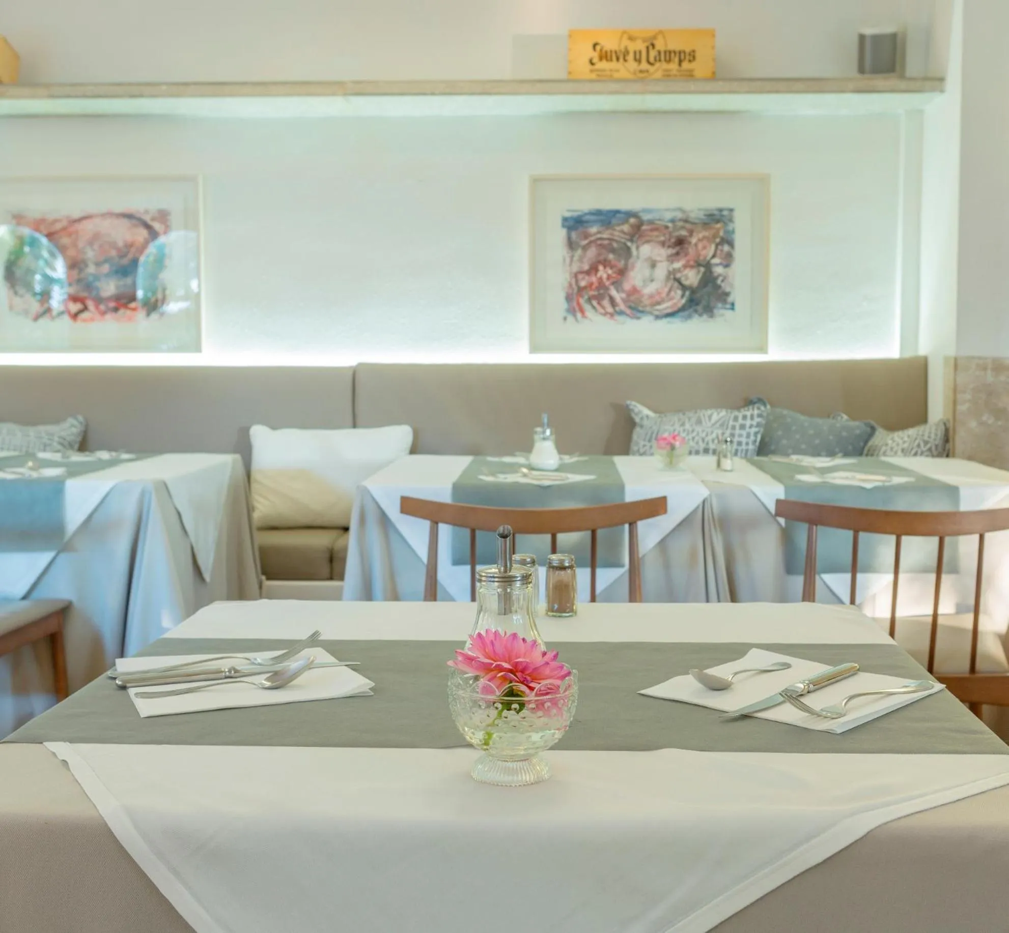 Restaurant/places to eat in Es Baulo Petit Hotel