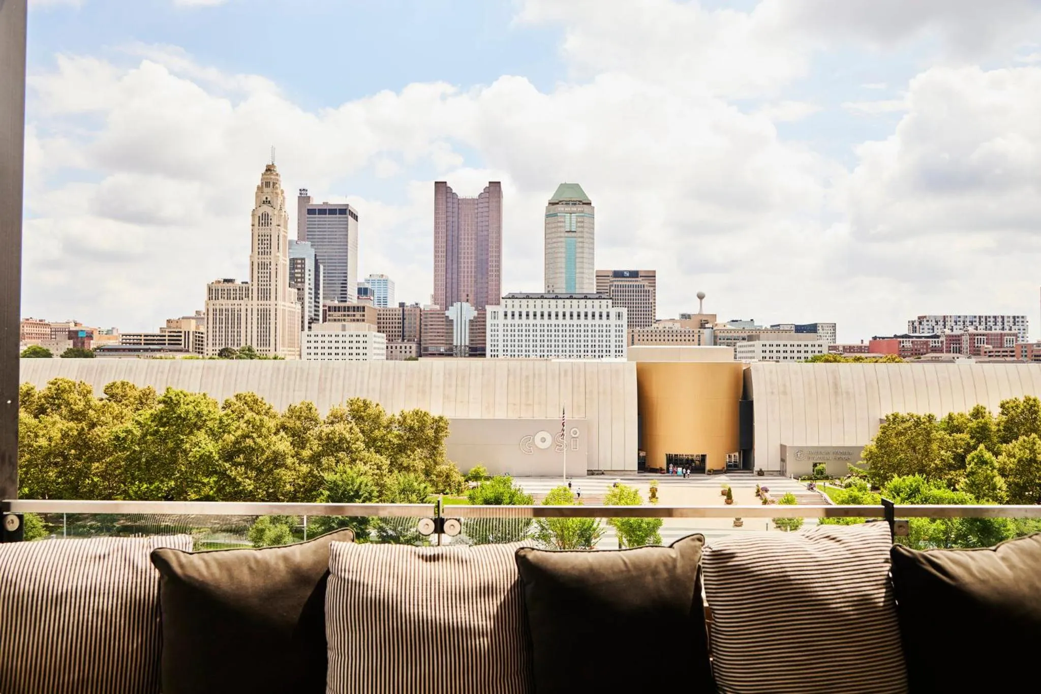 Restaurant/places to eat in The Junto Hotel