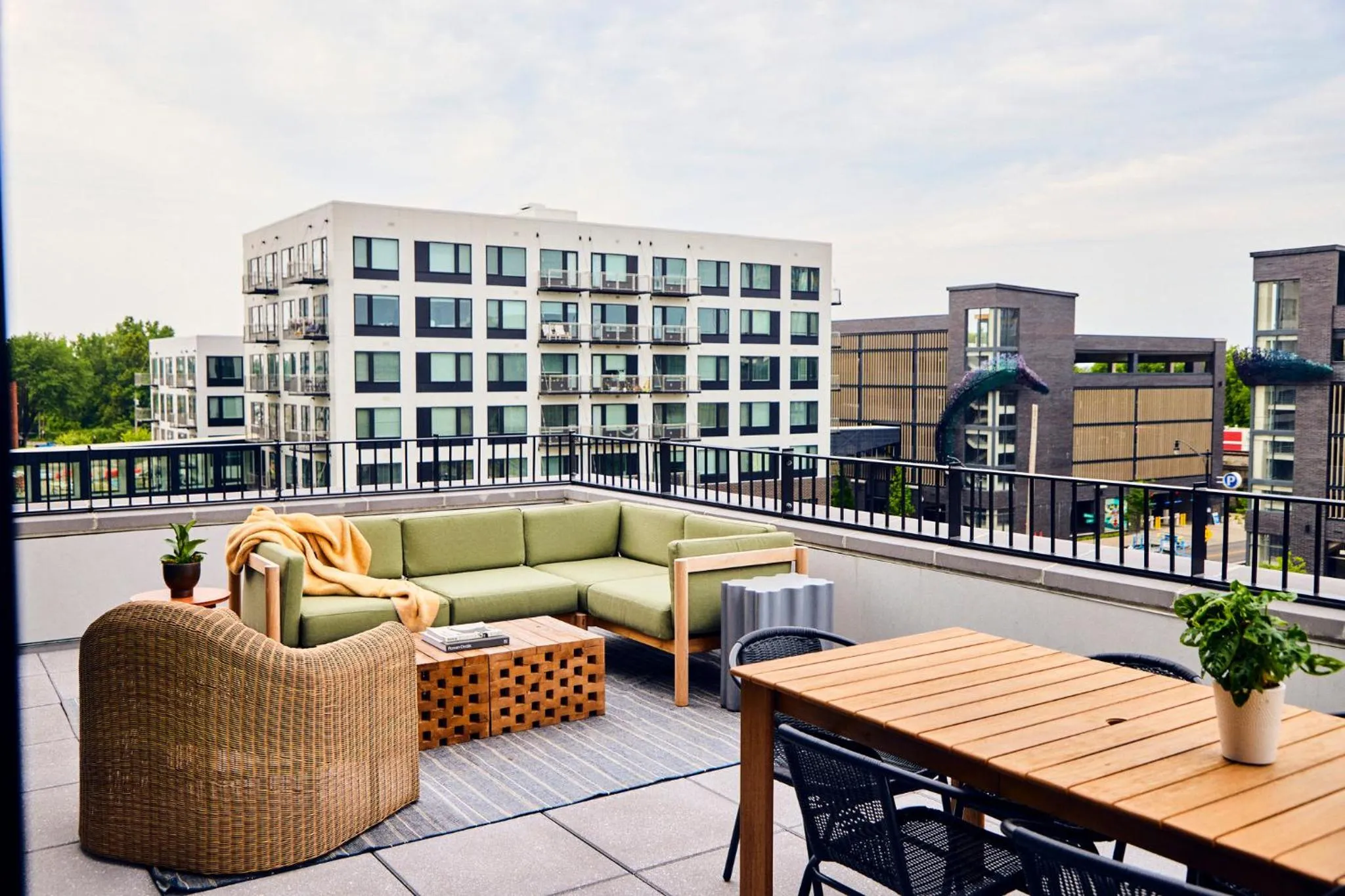 Photo of the whole room in The Junto Hotel