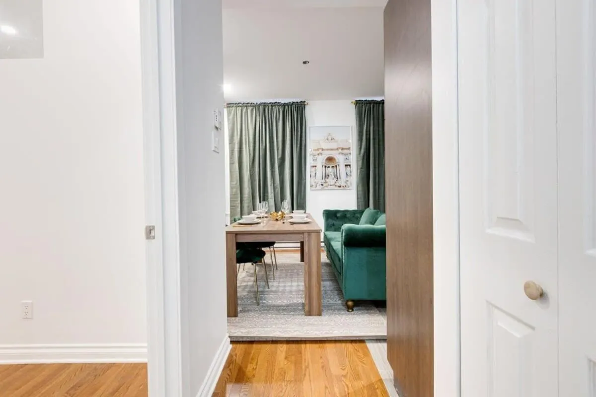 M11 Beautiful Cozy 2BR wAC Perfect Location