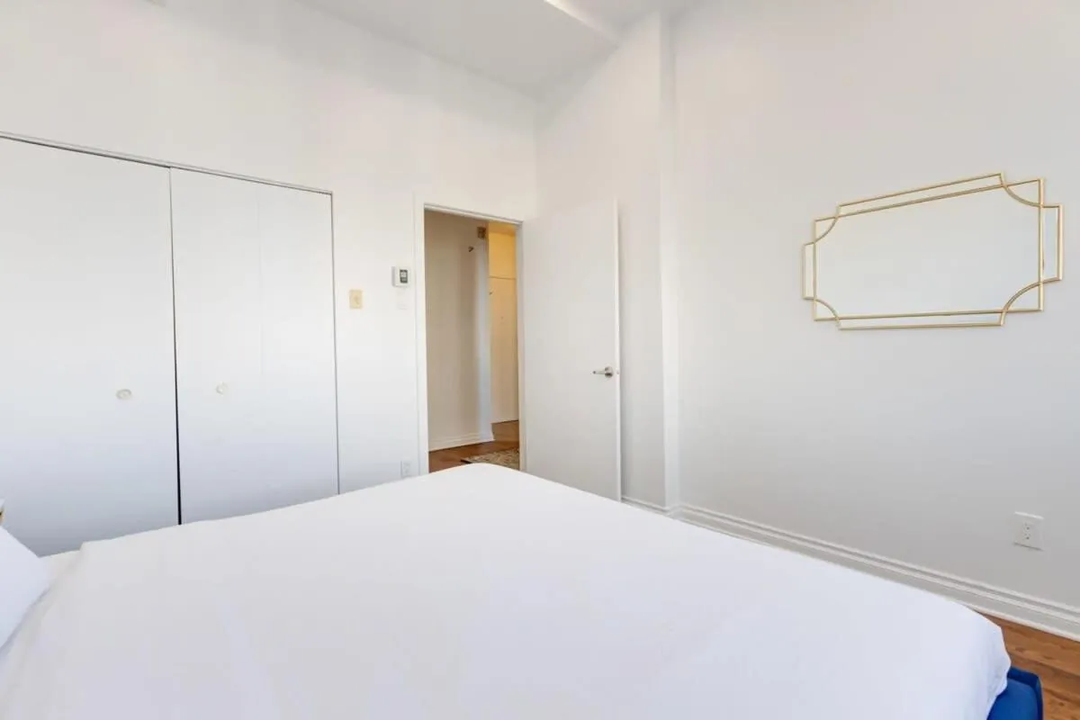 Bed in M11 Gorgeous 3BR wKingBed Perfect Location