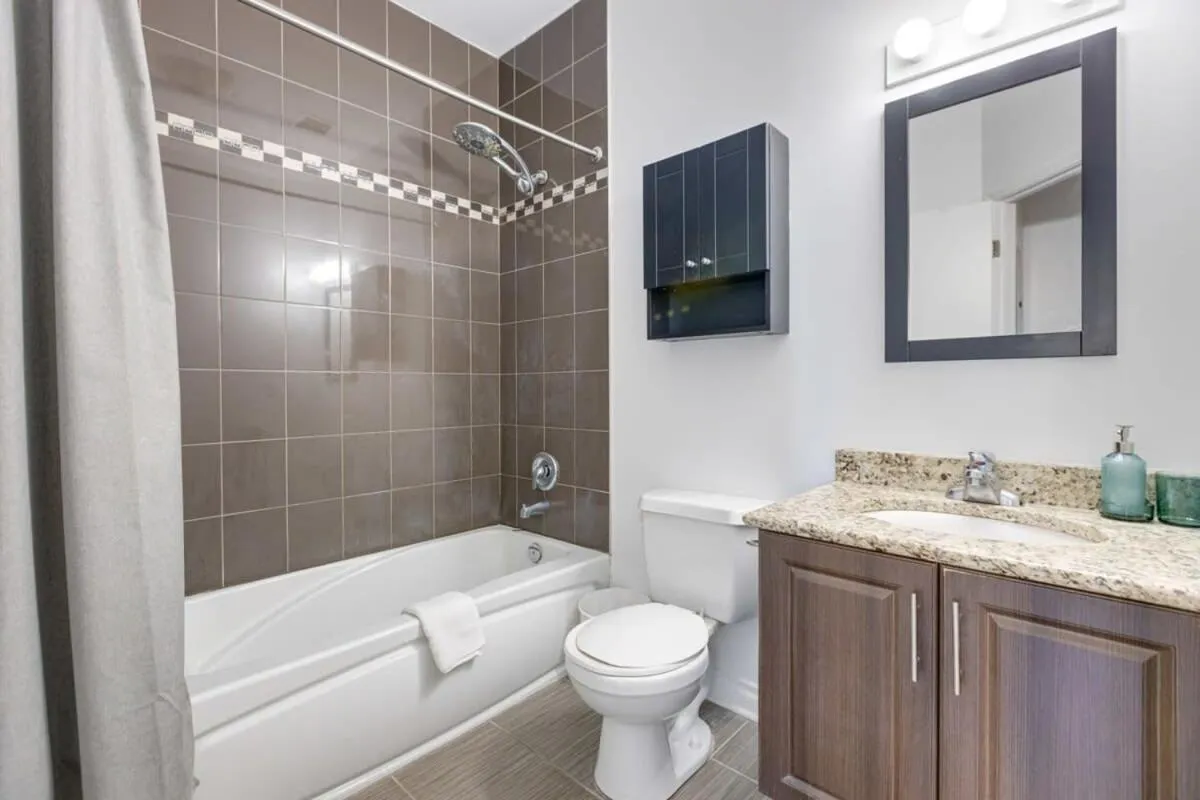 M11 Gorgeous 3BR wKingBed Perfect Location