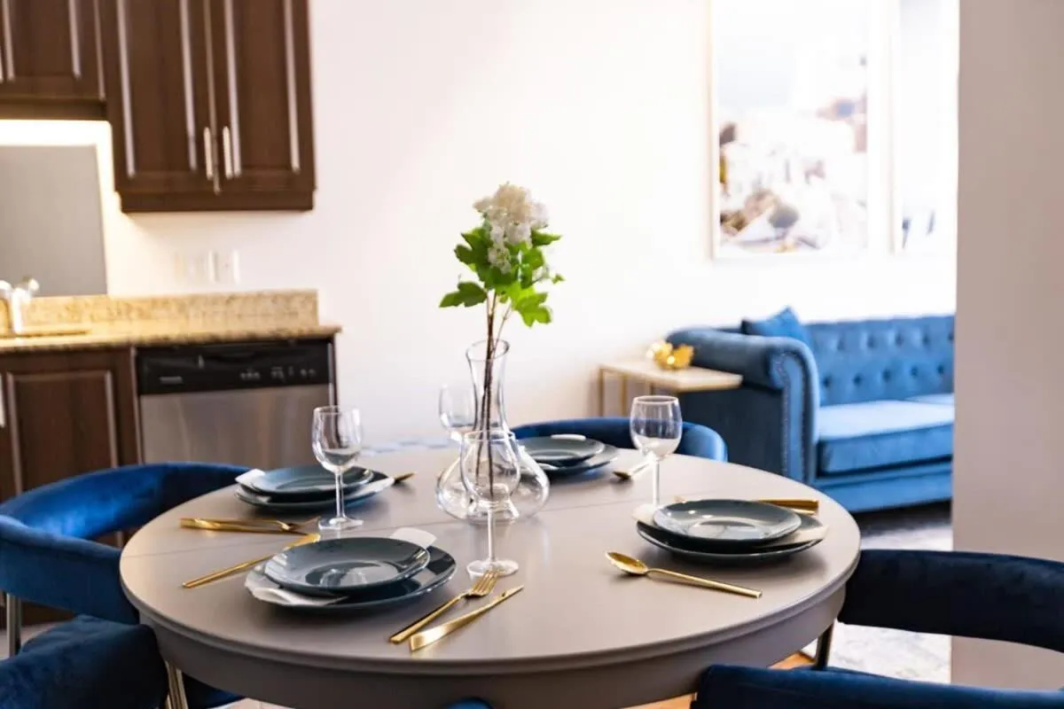 M11 Gorgeous 3BR wKingBed Perfect Location