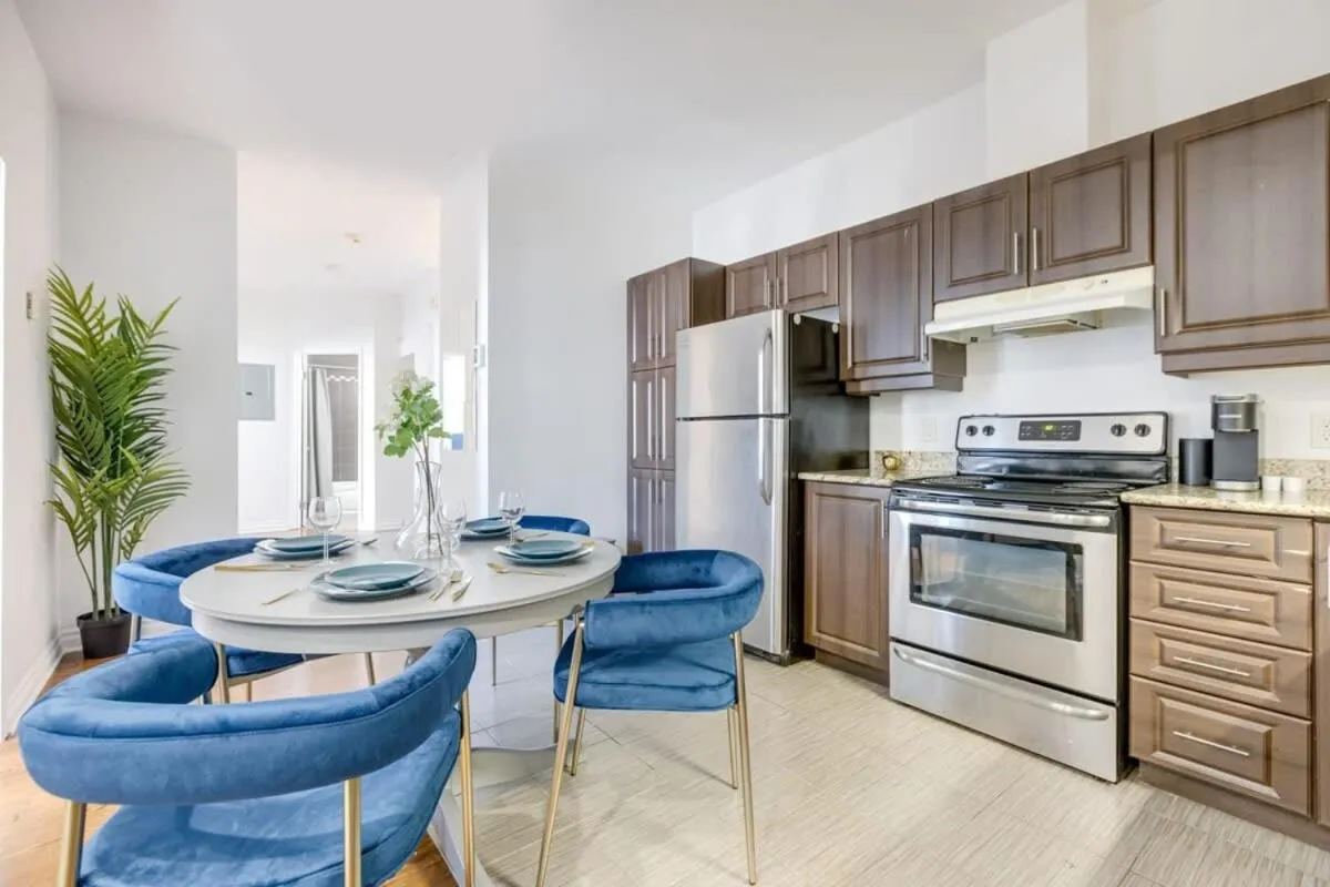 M11 Gorgeous 3BR wKingBed Perfect Location