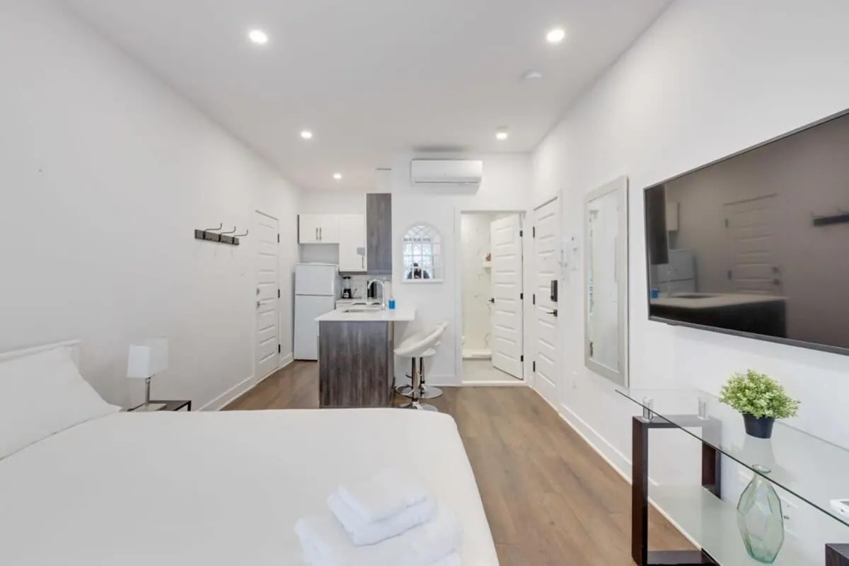 Bed in M11 Upscale Studio wQueen Bed AC Prime Location