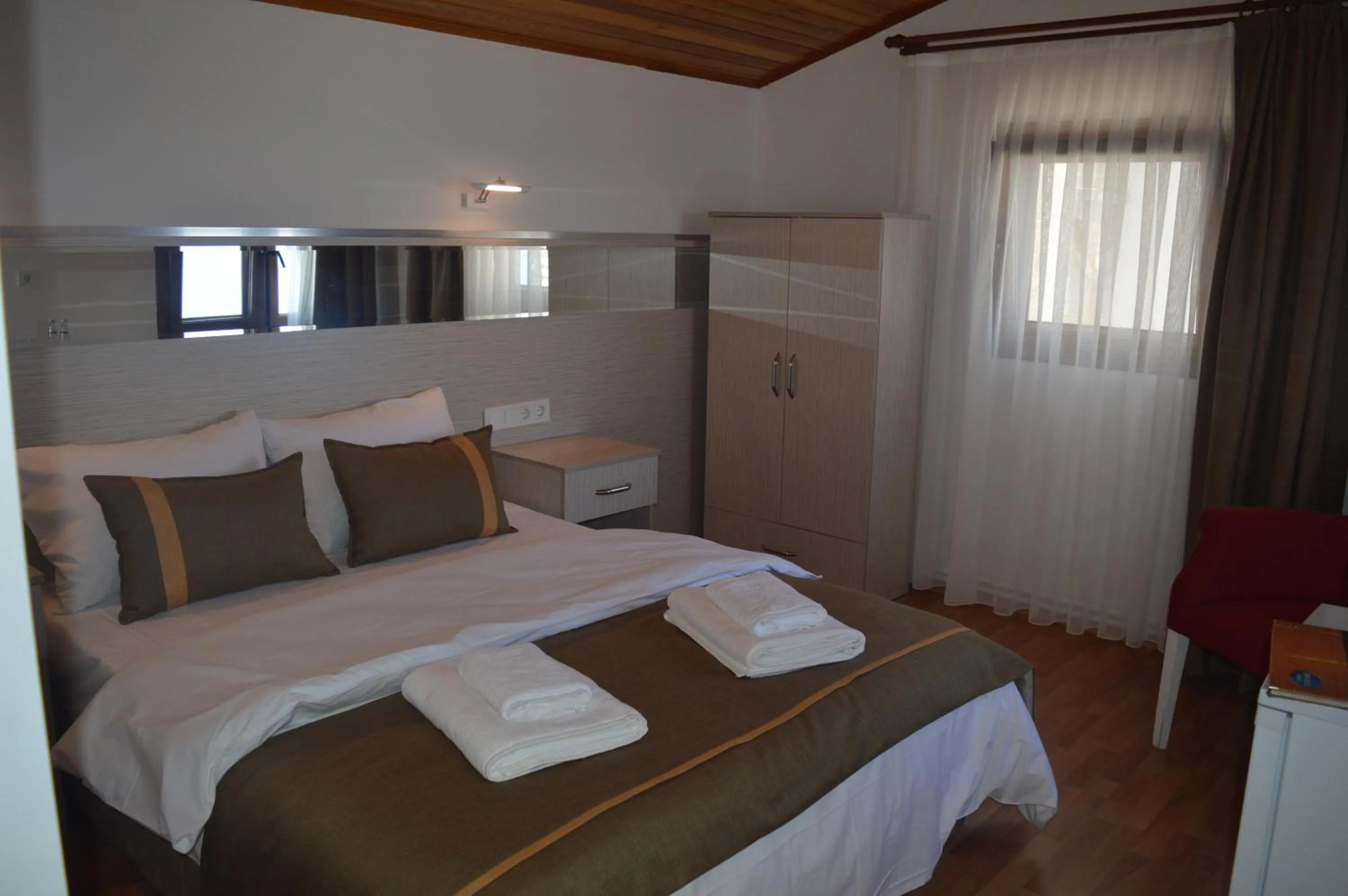 Photo of the whole room, Bed in Yakamoz Otel