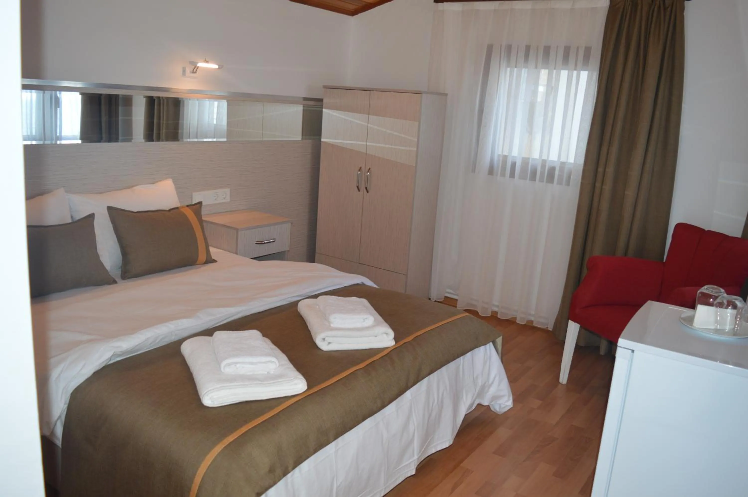 Photo of the whole room, Bed in Yakamoz Otel