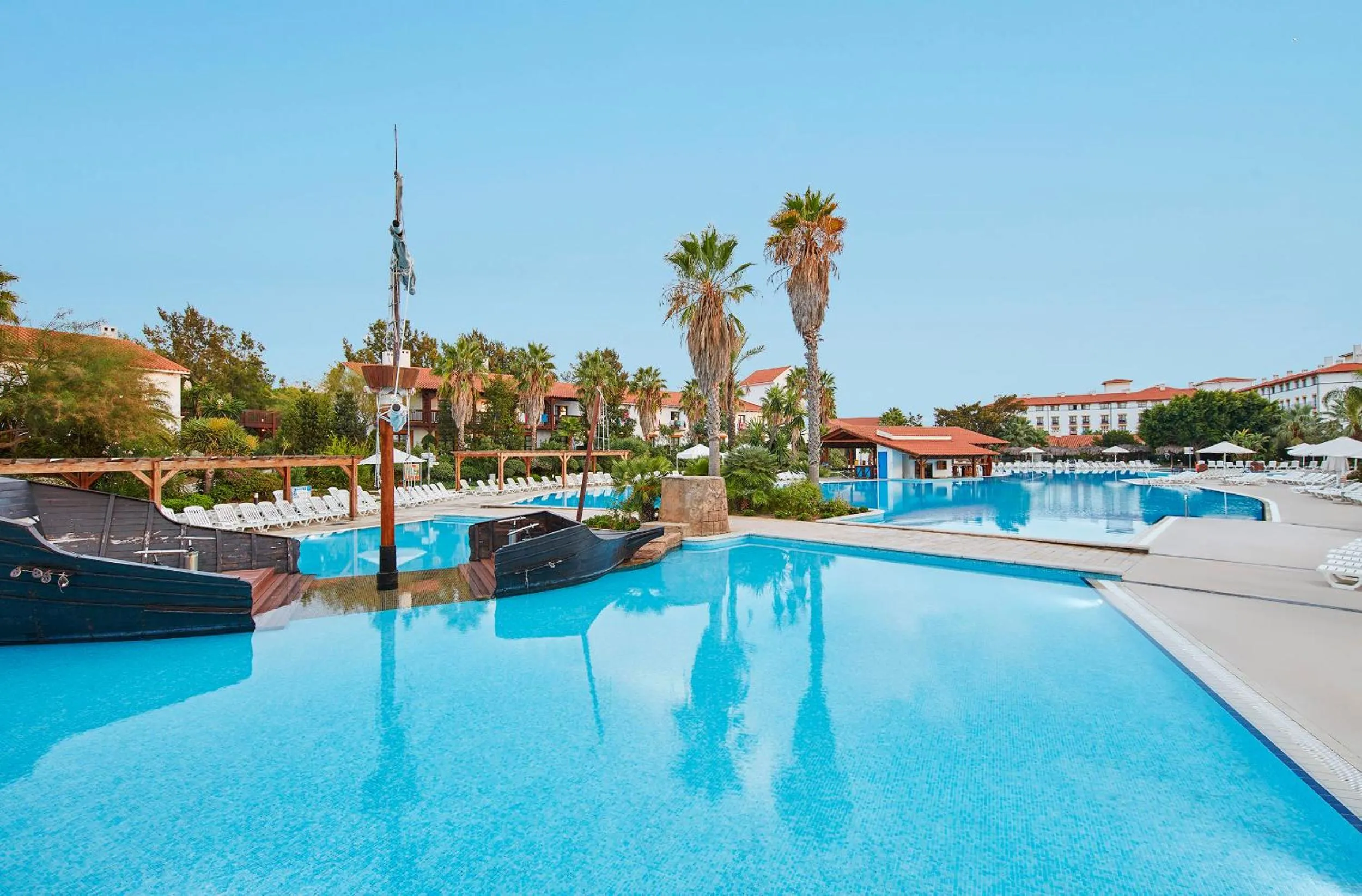 Swimming pool in PortAventura Hotel El Paso - Includes unlimited access to PortAventura Park & 1 access to Ferrari Land