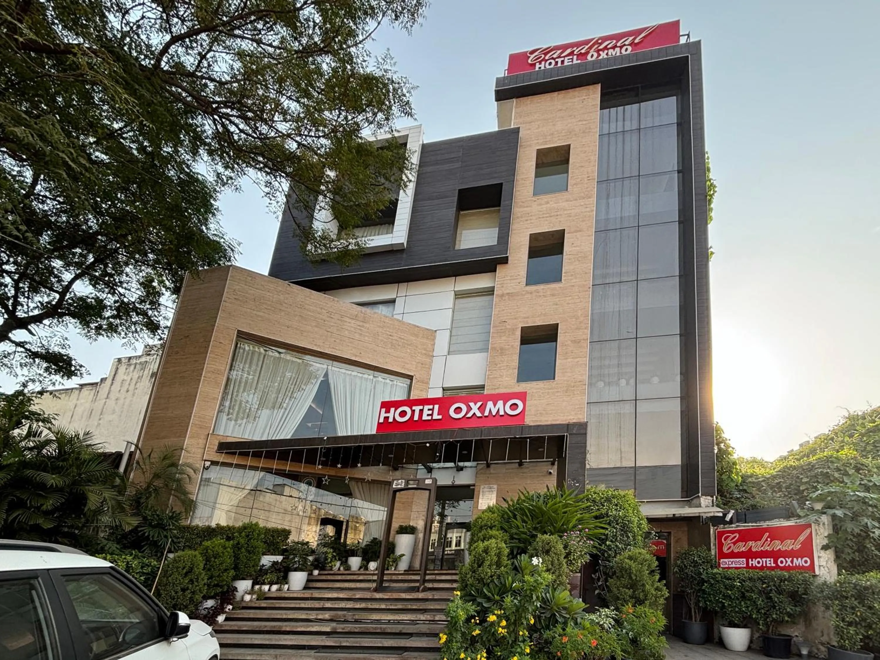 Property building in Hotel Cardinal Oxmo Delhi Airport
