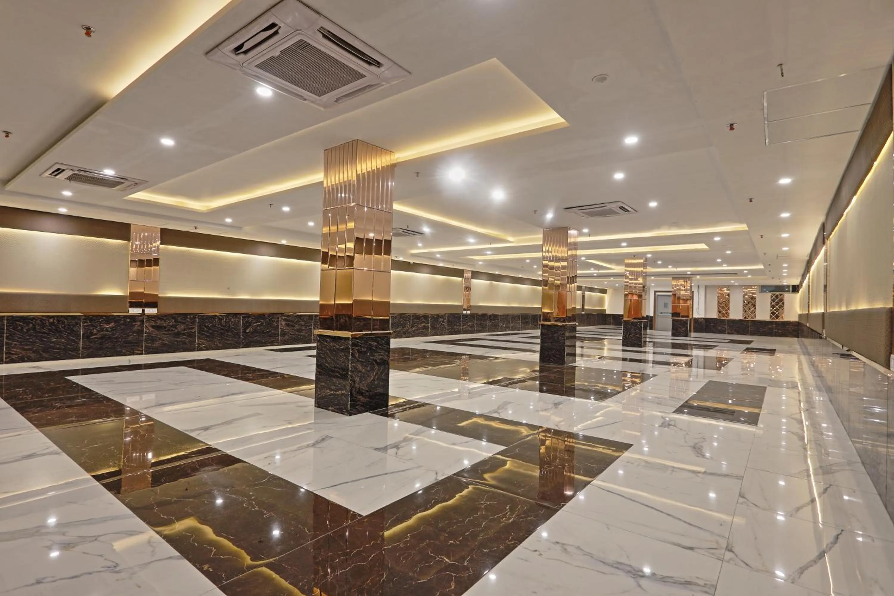 Banquet/Function facilities in Hotel Cardinal Oxmo Delhi Airport