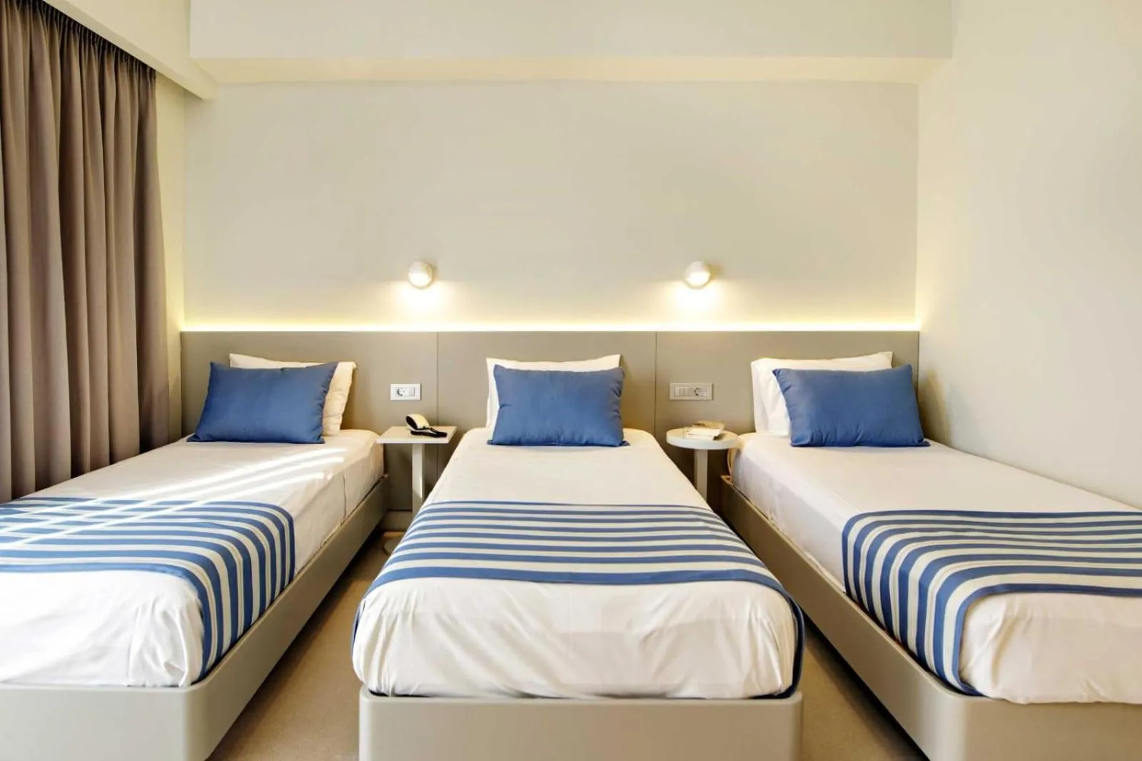 Bed in Hotel Cardinal Oxmo Delhi Airport