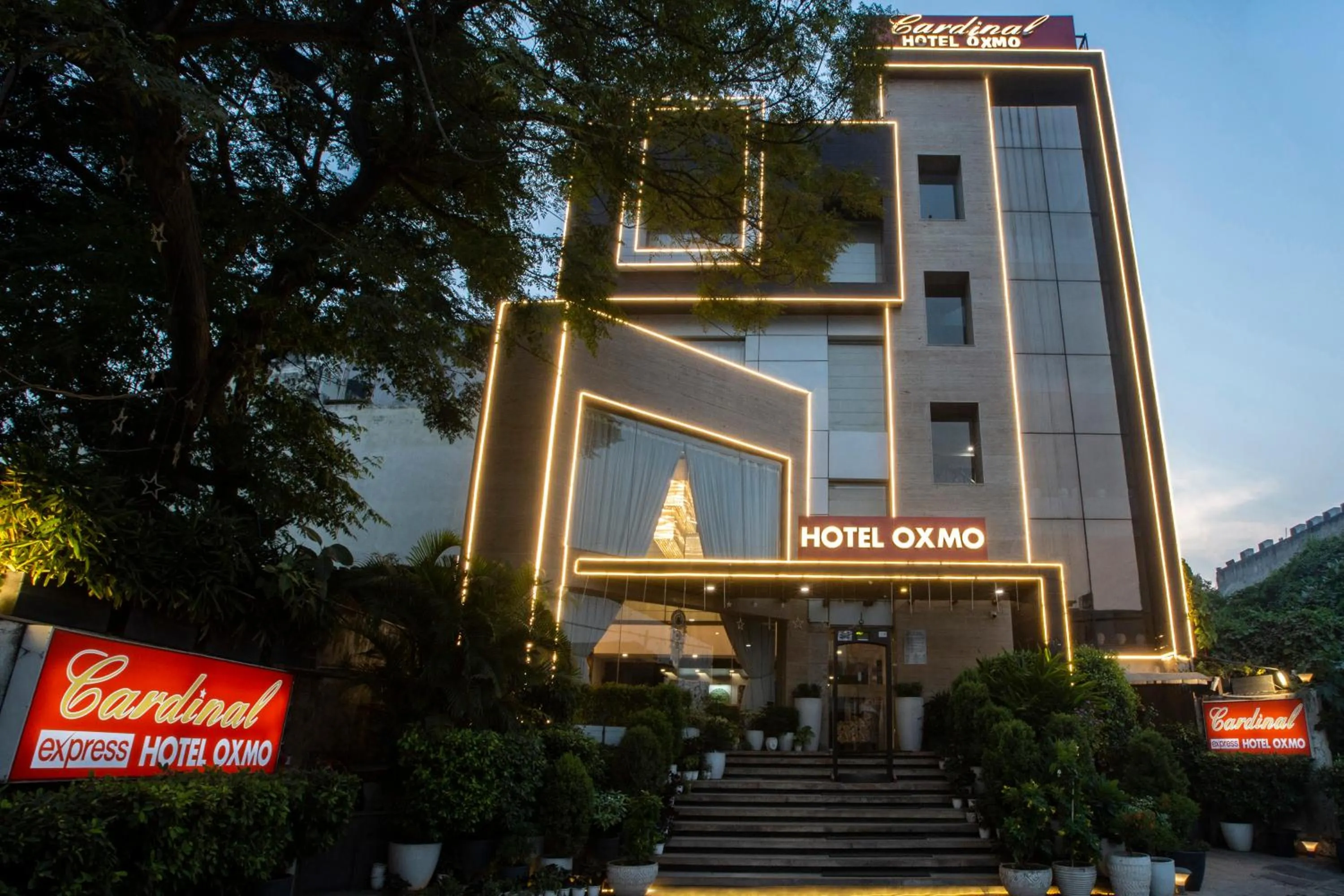Property building in Hotel Cardinal Oxmo Delhi Airport