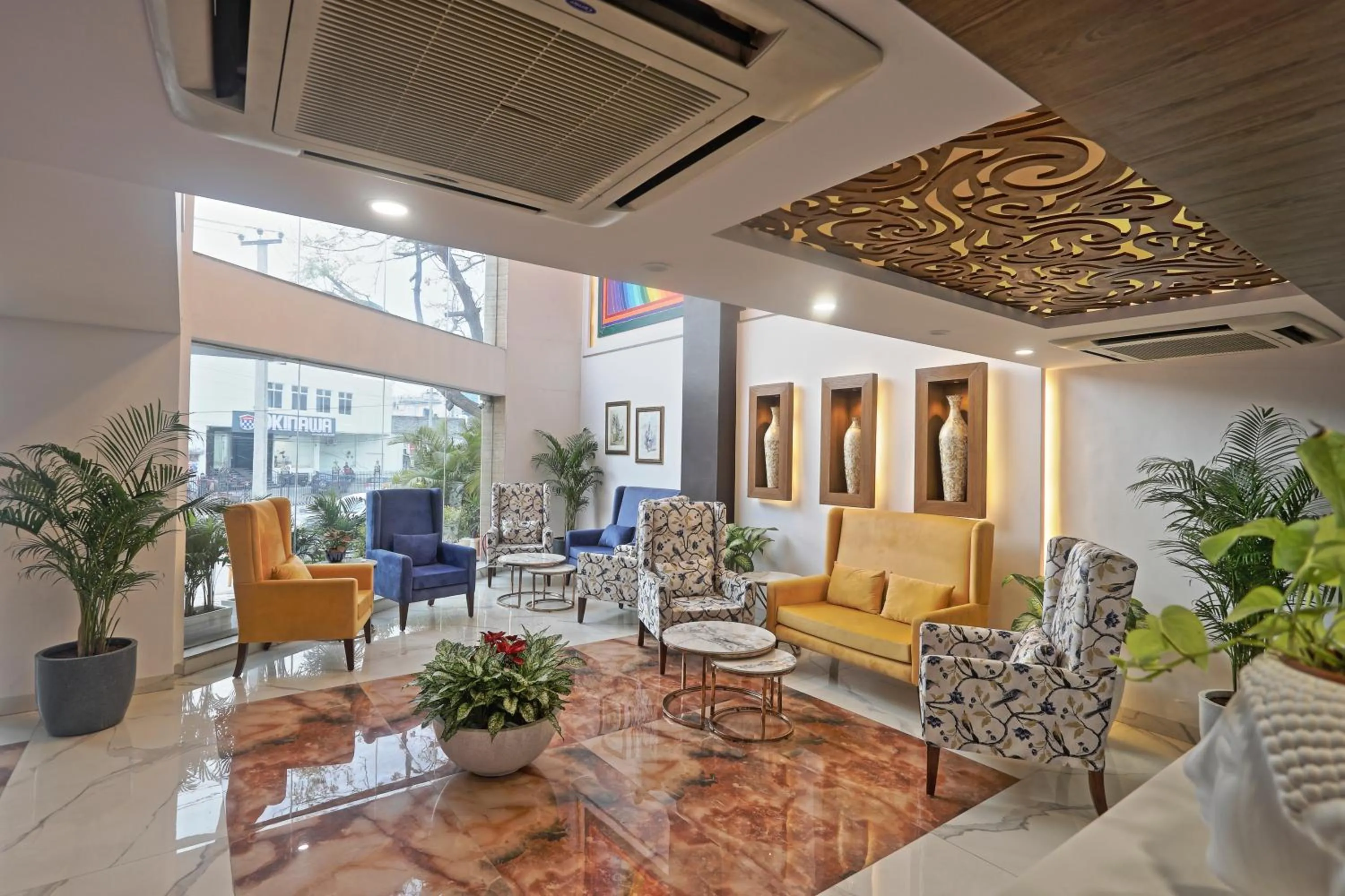 Lobby or reception in Hotel Cardinal Oxmo Delhi Airport